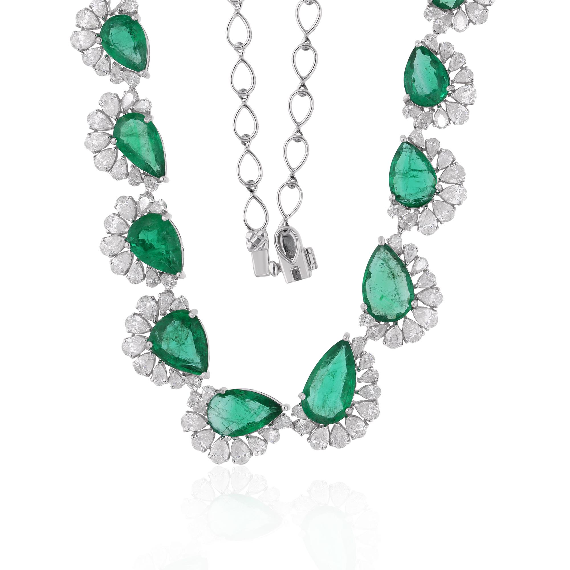 Taille poire 36.08TCW Pear Zambian Emerald Halo SI/H Diamond Necklace for Wife 18k White Gold (collier pour femme) en vente