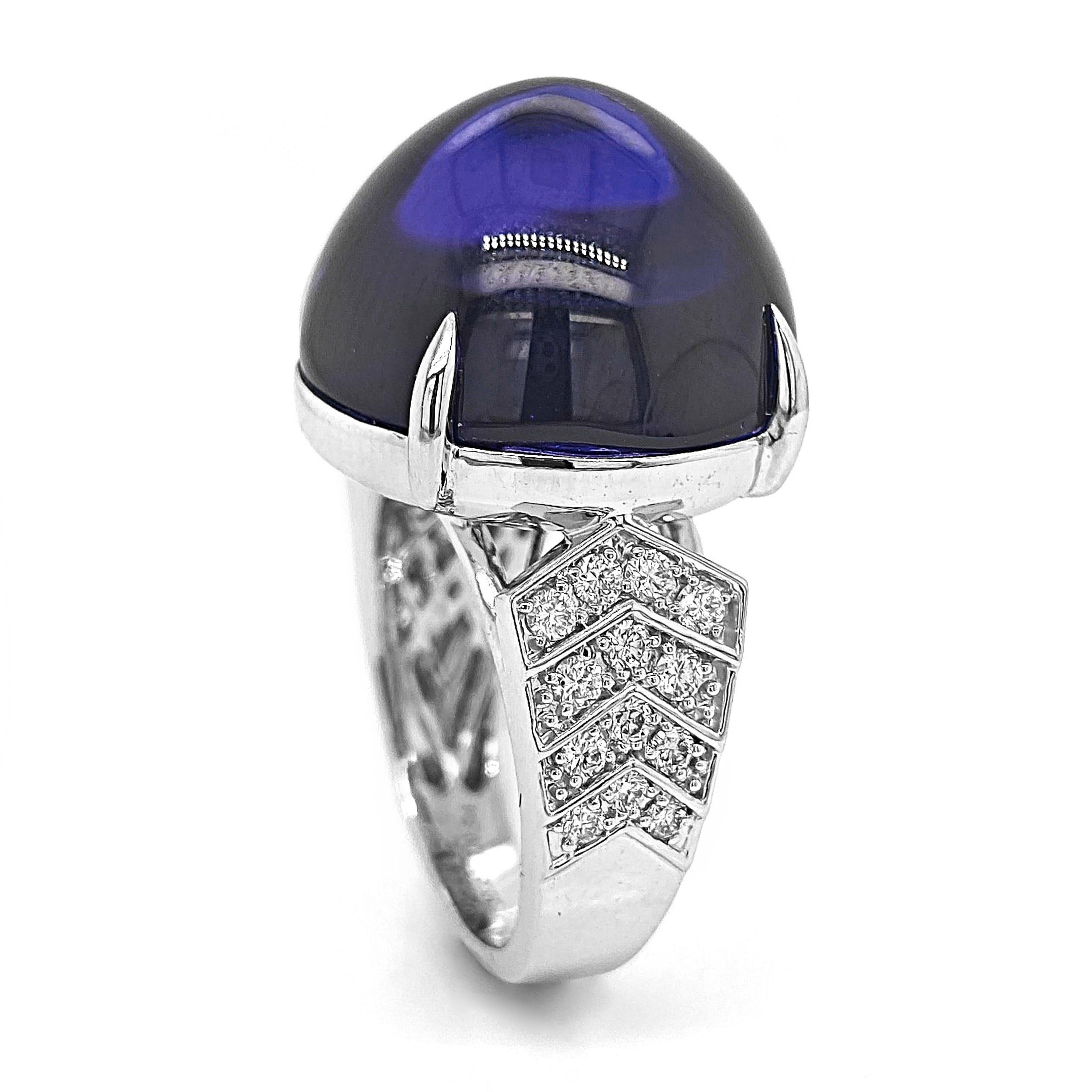 36,09 Karat Tansanit und Weißer Diamant Weißgold Dome Ring im Zustand „Neu“ im Angebot in New York, NY