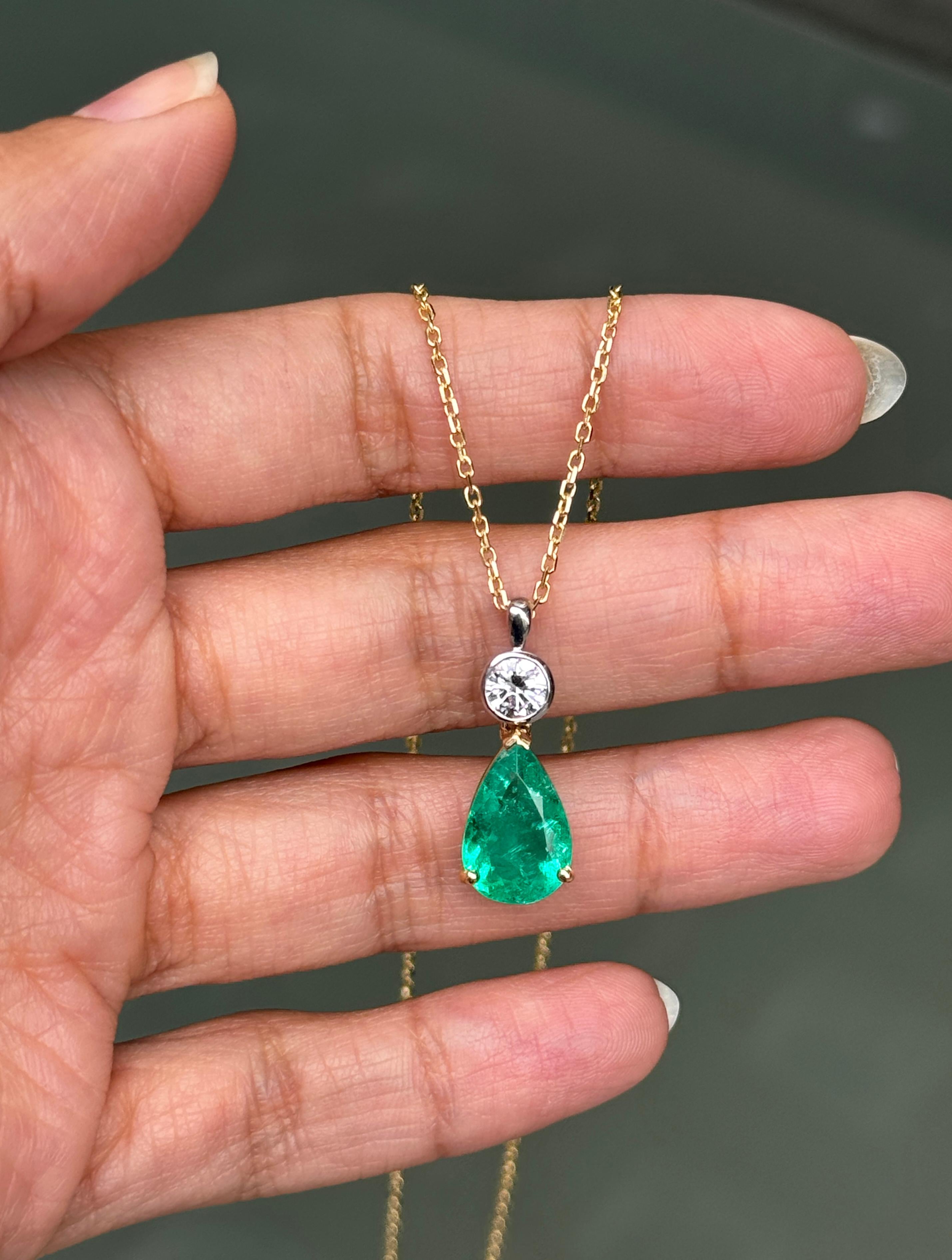 Modern 3.60ct Emerald and 0.44ct Diamond 18ct Gold Pendant Necklace For Sale