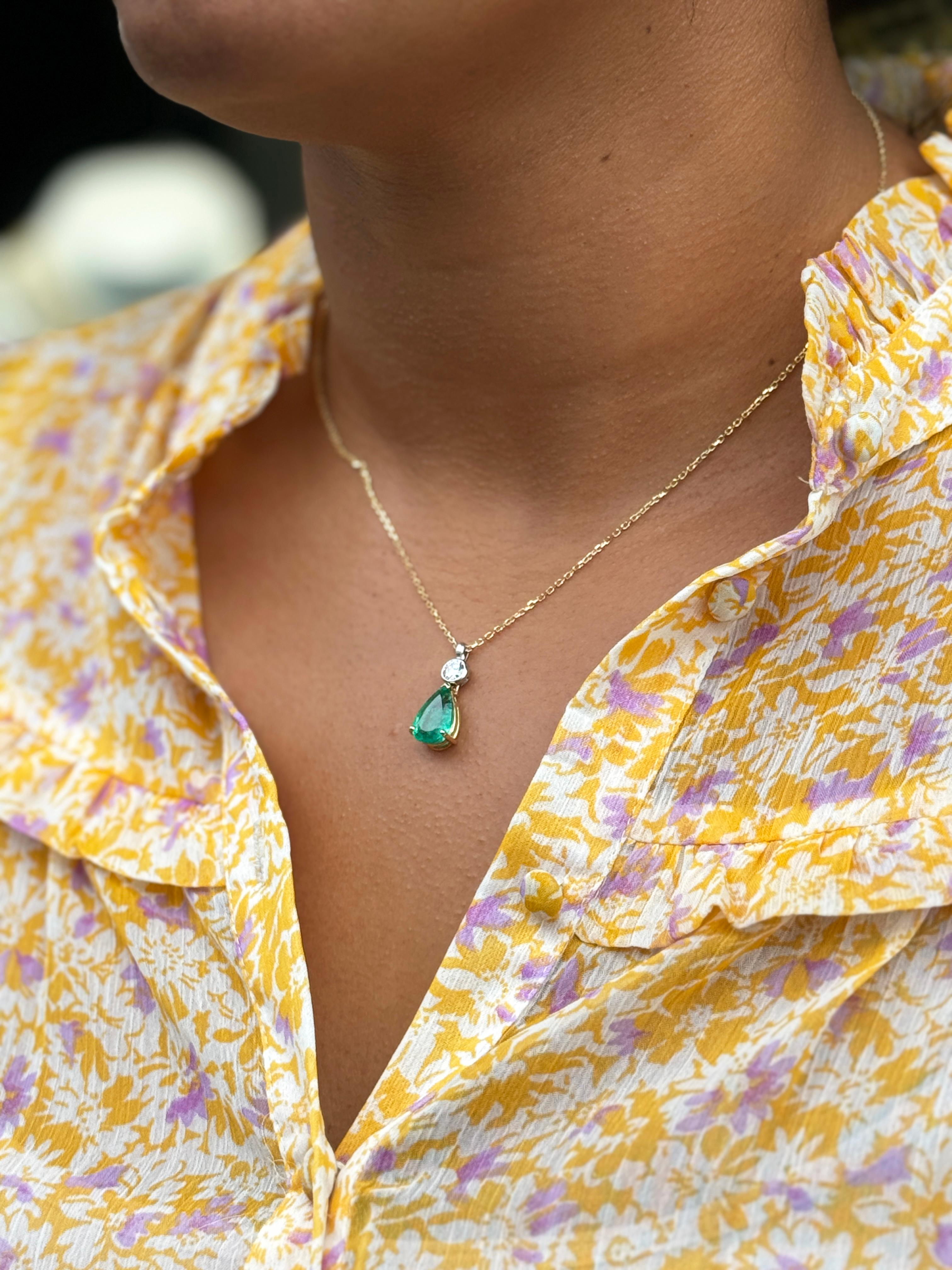 Pear Cut 3.60ct Emerald and 0.44ct Diamond 18ct Gold Pendant Necklace For Sale