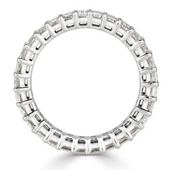 3,60ct Smaragdschliff Eternity Band in Platin