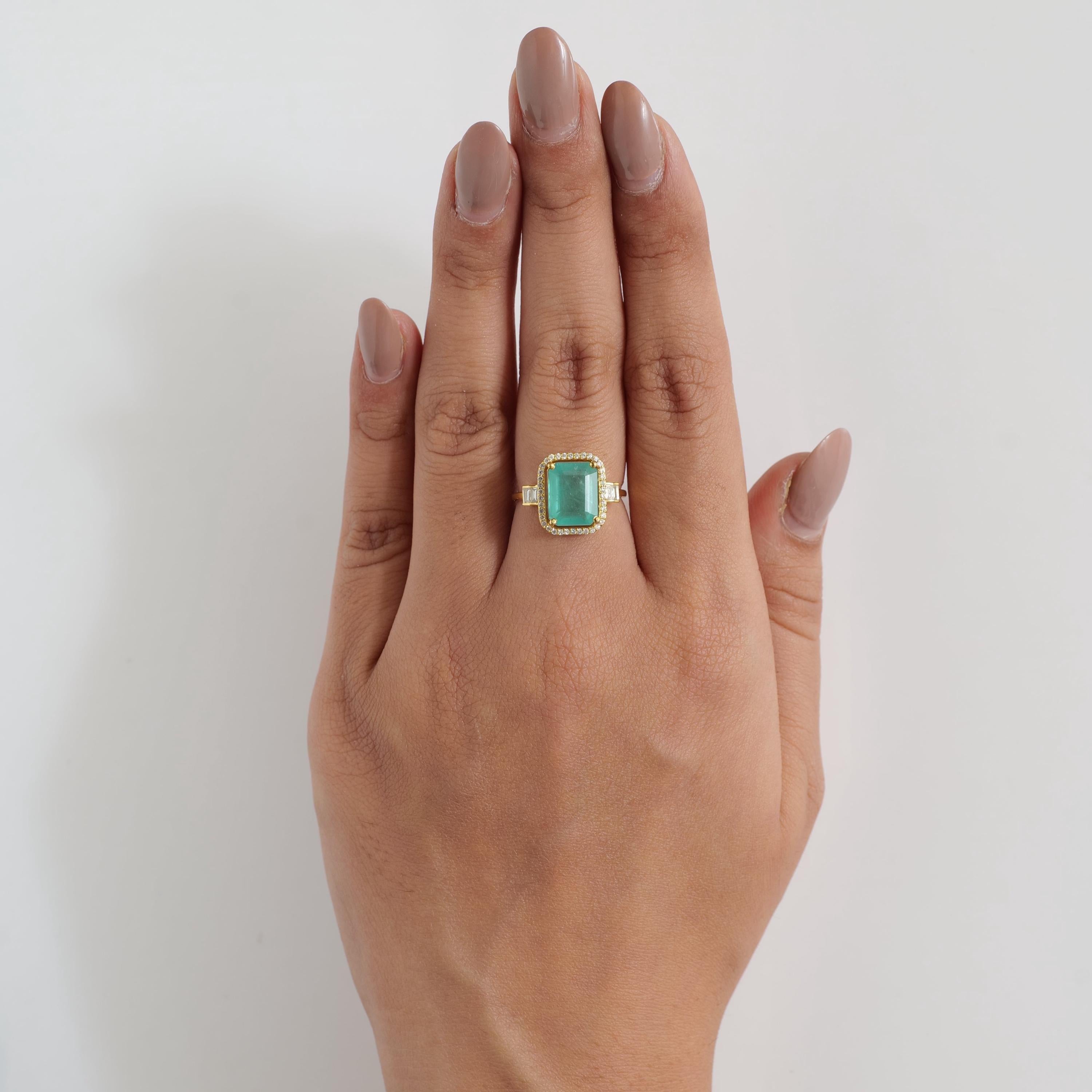 3,60ct Smaragd Edelstein Ring mit natürlichen Diamanten in 14K Solid Gold (zertifiziert) (Art déco) im Angebot
