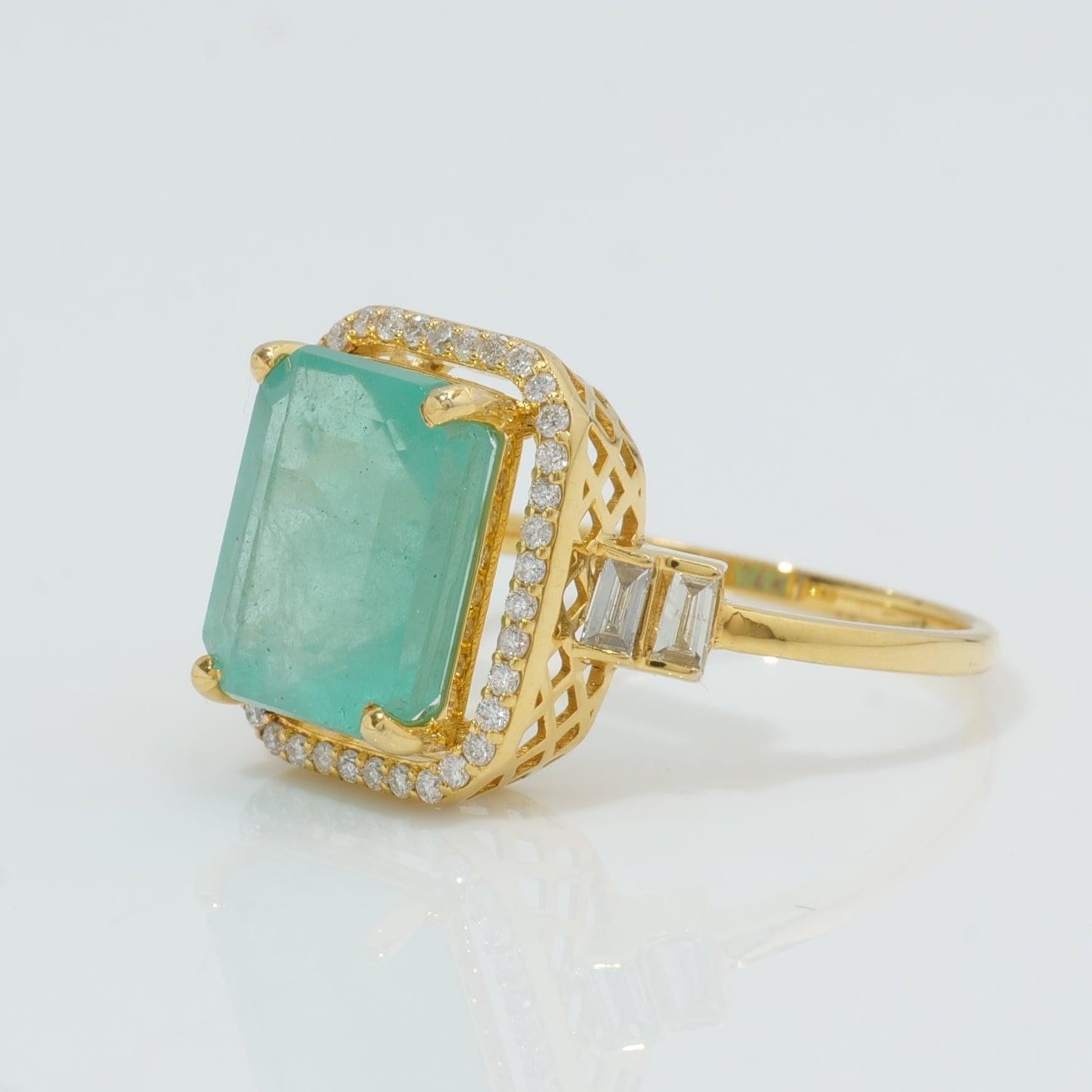 3,60ct Smaragd Edelstein Ring mit natürlichen Diamanten in 14K Solid Gold (zertifiziert) Damen im Angebot