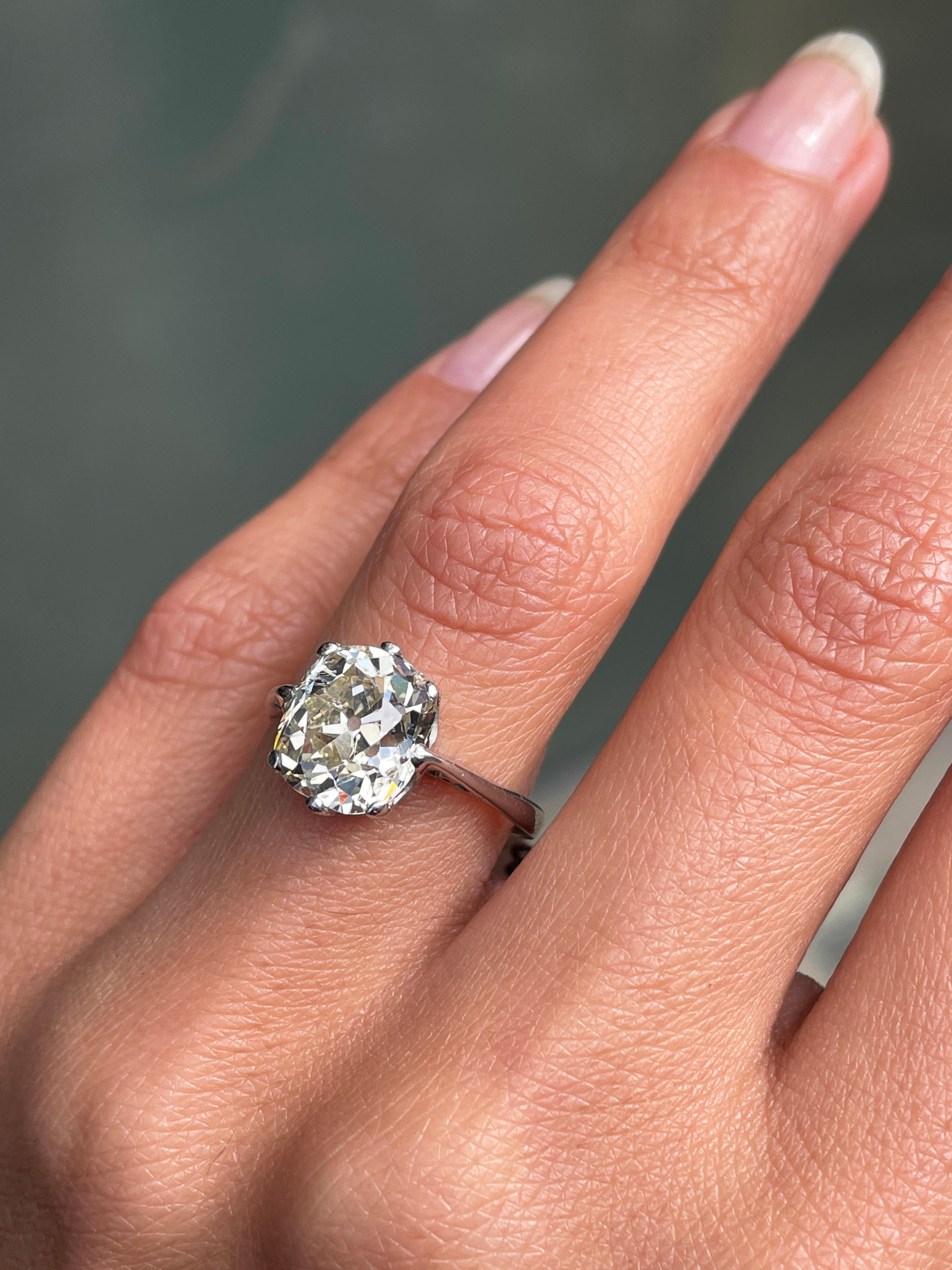 3.60ct Old Mine Cushion Cut Diamond Solitaire 18k Gold Engagement Ring, c.1920s In Good Condition For Sale In London, GB