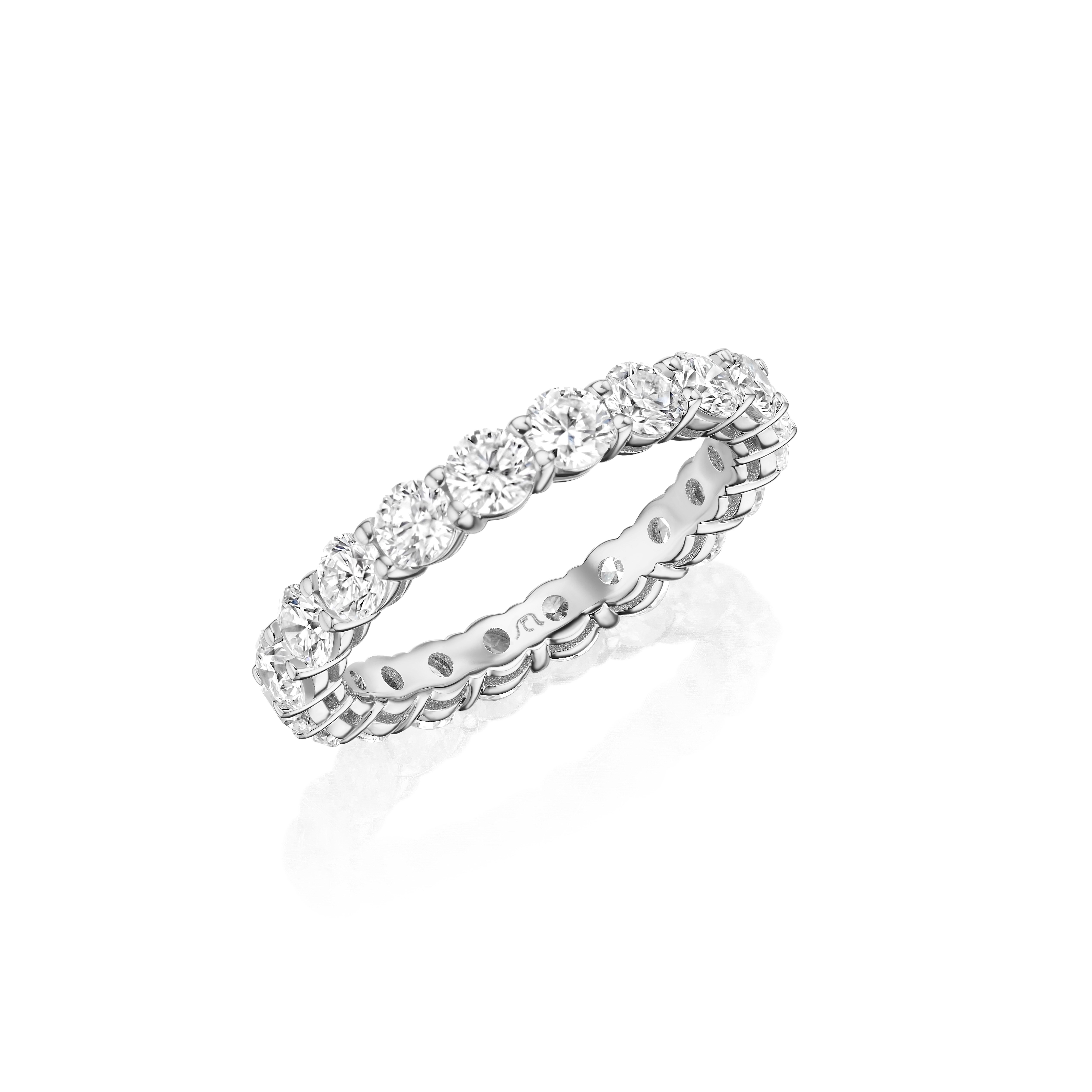 3.60ct Round Diamond Eternity Band in 18KT Gold For Sale 1