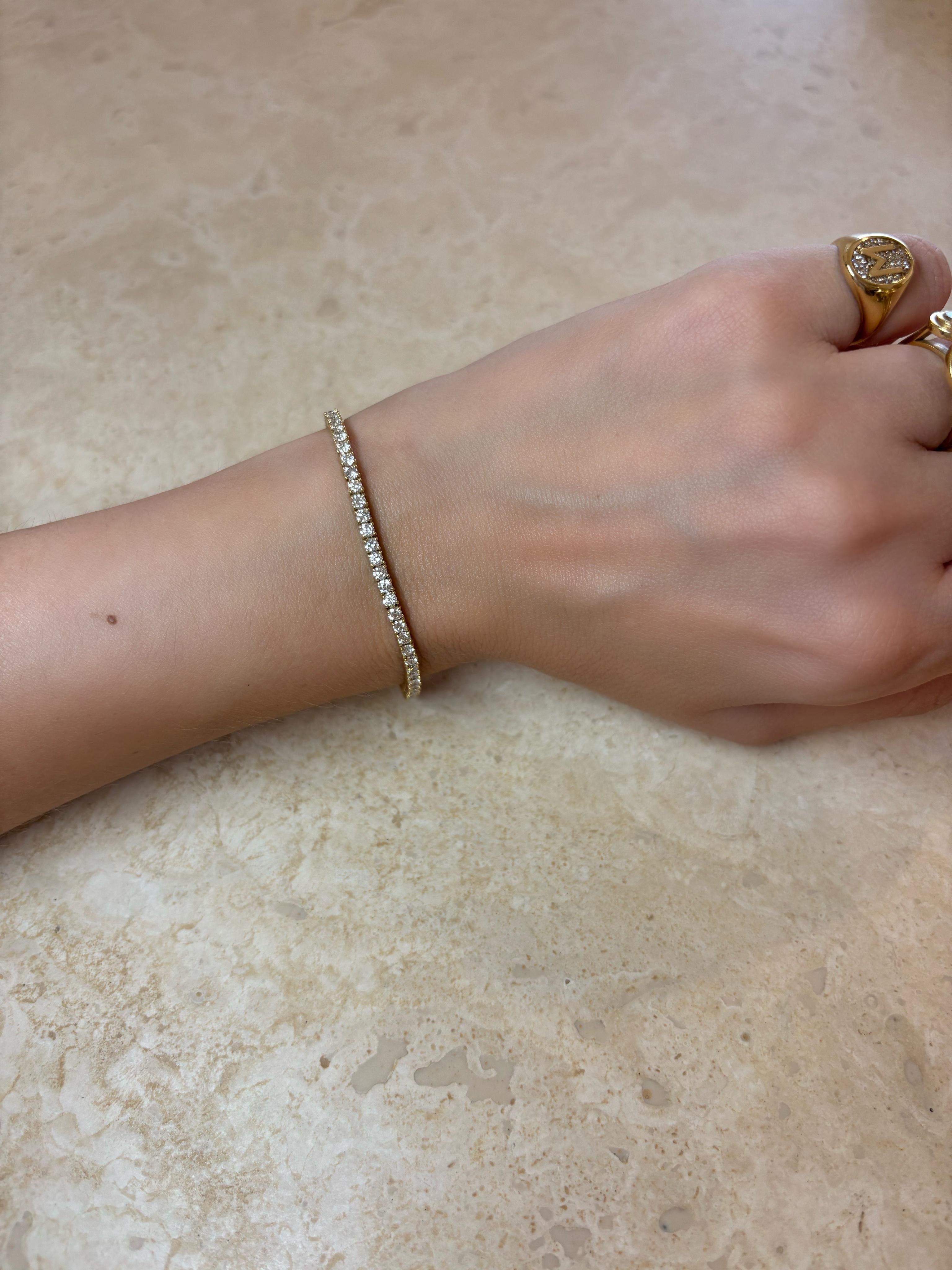 3,60 Karat Diamant-Tennisarmband, 10 Gramm 18K Gelbgold (Zeitgenössisch) im Angebot