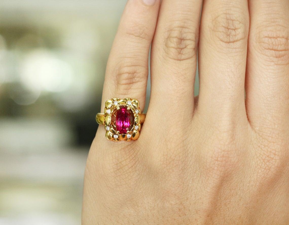 3.60tcw 18K Natural Rubellite & Diamond Cocktail Ring In New Condition For Sale In Jupiter, FL