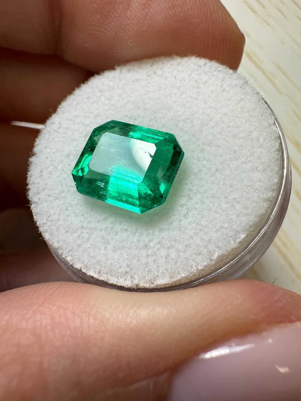 3,61 Quilates 10x9 Esmeralda Colombiana Suelta Verde Vivaz - Talla Esmeralda Mayo en Nuevo estado para la venta en Jupiter, FL