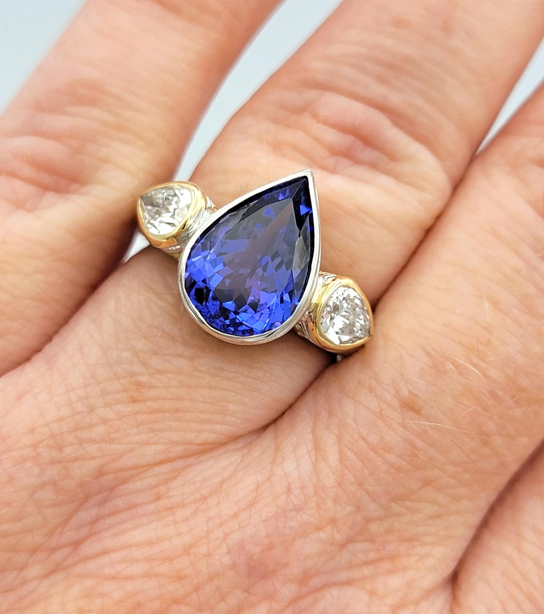 Anello a tre pietre con tanzanite e diamanti da 3,61 carati e taglio a pera in oro 18 carati in vendita 4