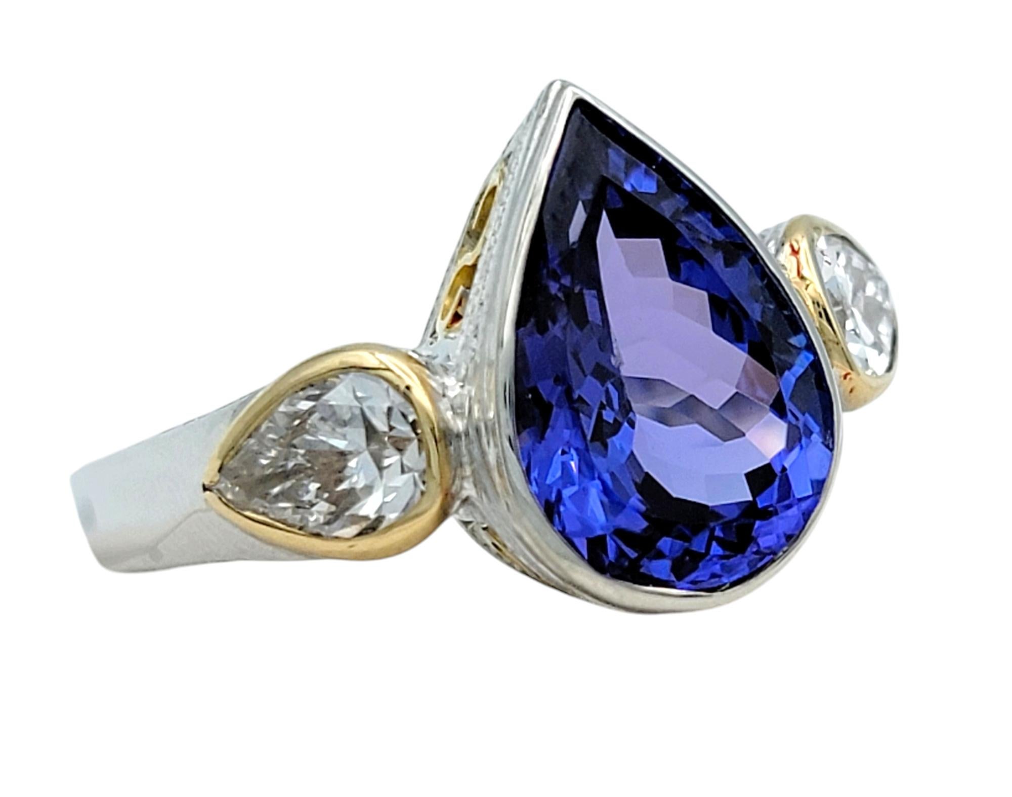 Misura dell'anello: 7

Questo squisito anello con tanzanite e diamanti è una vera e propria dichiarazione di eleganza. Al centro si trova una vibrante tanzanite a forma di pera da 3,61 carati, che affascina con la sua profonda e lussuosa tonalità