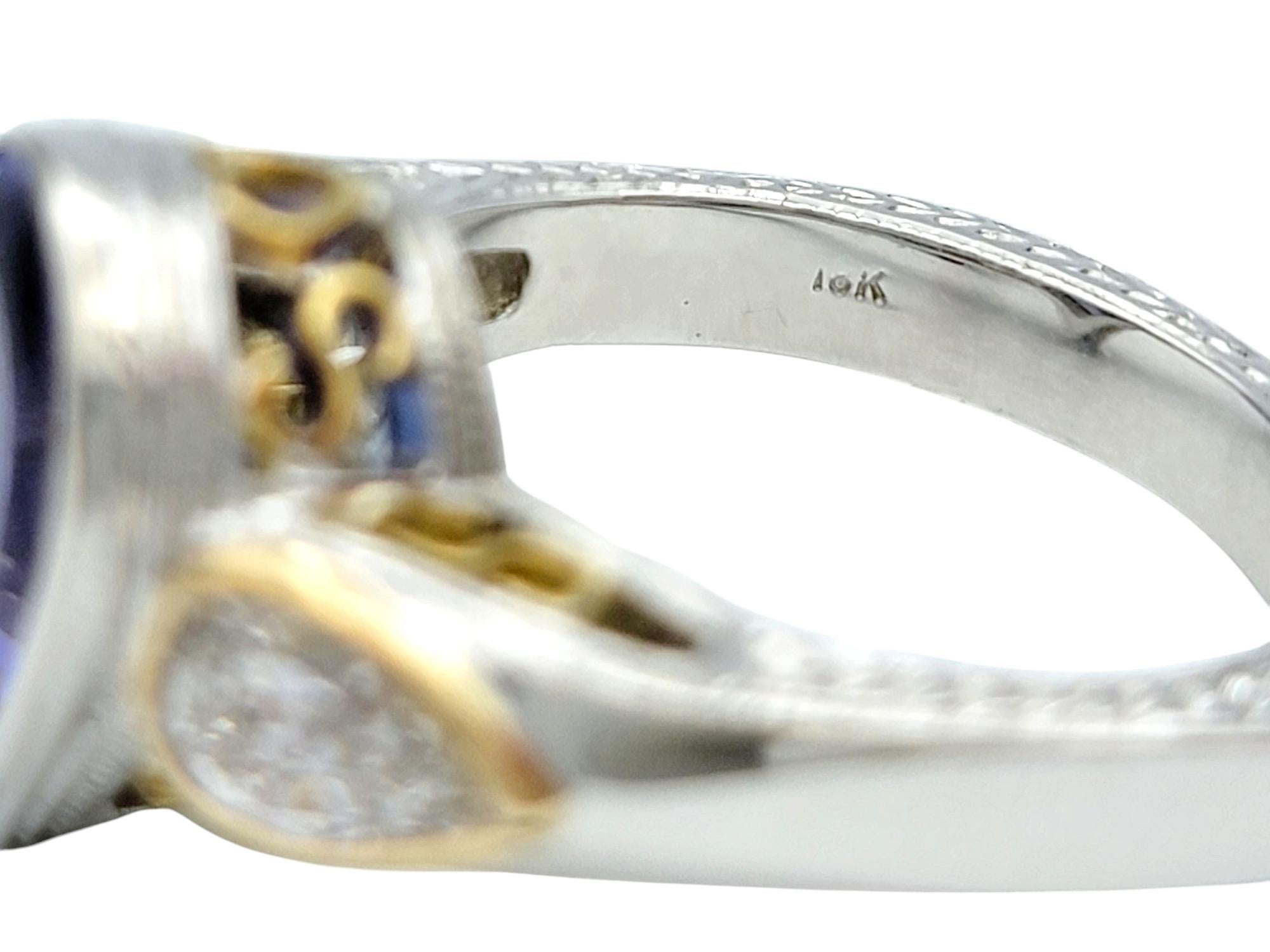 Anello a tre pietre con tanzanite e diamanti da 3,61 carati e taglio a pera in oro 18 carati in vendita 2