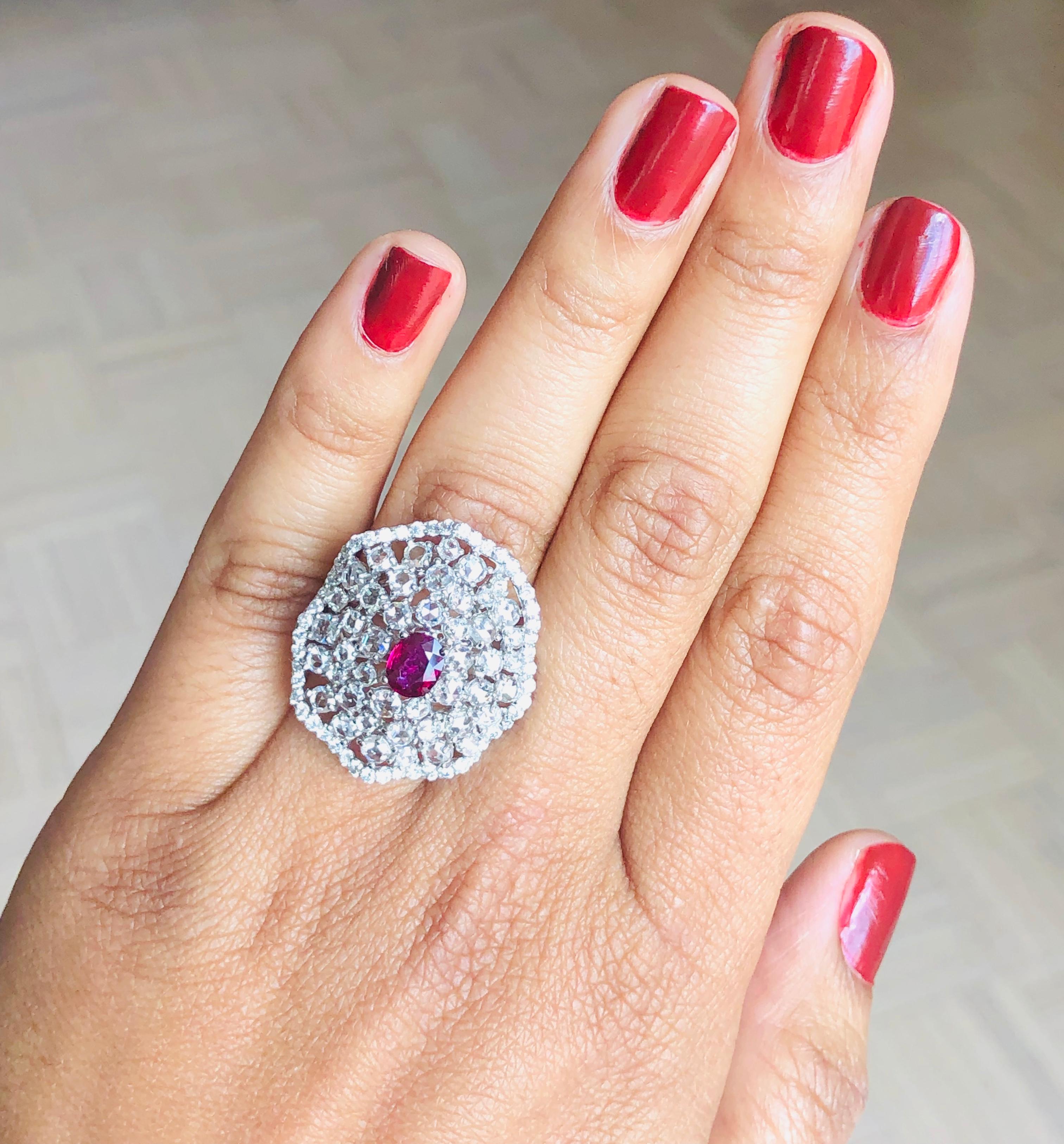 De las mujeres Anillo de cóctel de oro blanco de 14 quilates con diamantes talla rosa rubí de 3,61 quilates en venta
