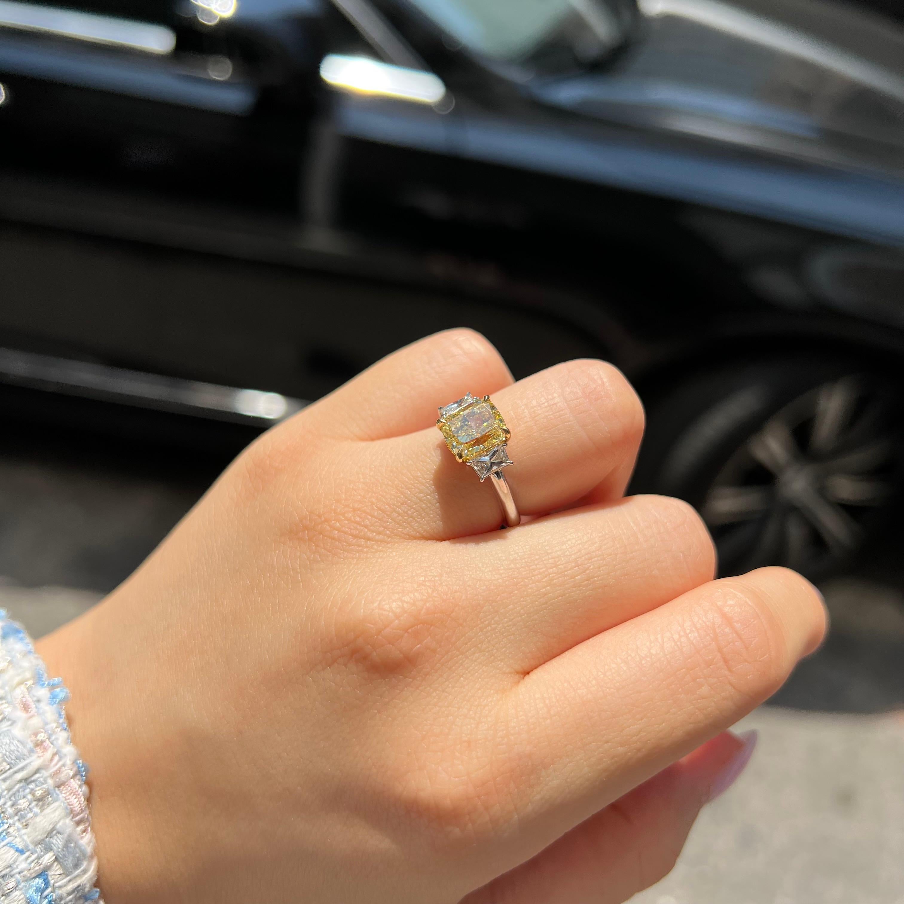 3.61 Total Carat Fancy Yellow Diamond Ladies Engagement Ring GIA In New Condition For Sale In New York, NY