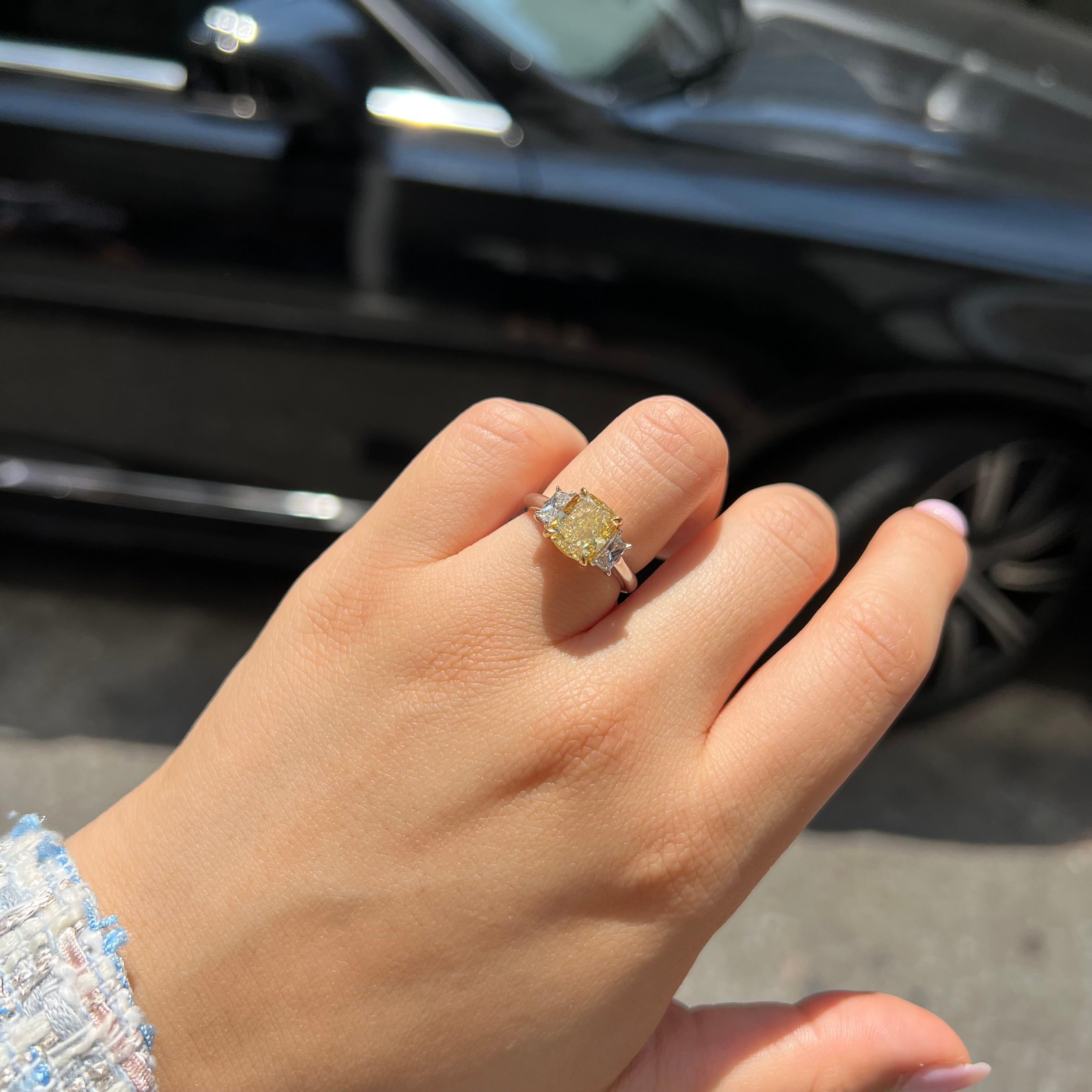 Women's or Men's 3.61 Total Carat Fancy Yellow Diamond Ladies Engagement Ring GIA For Sale