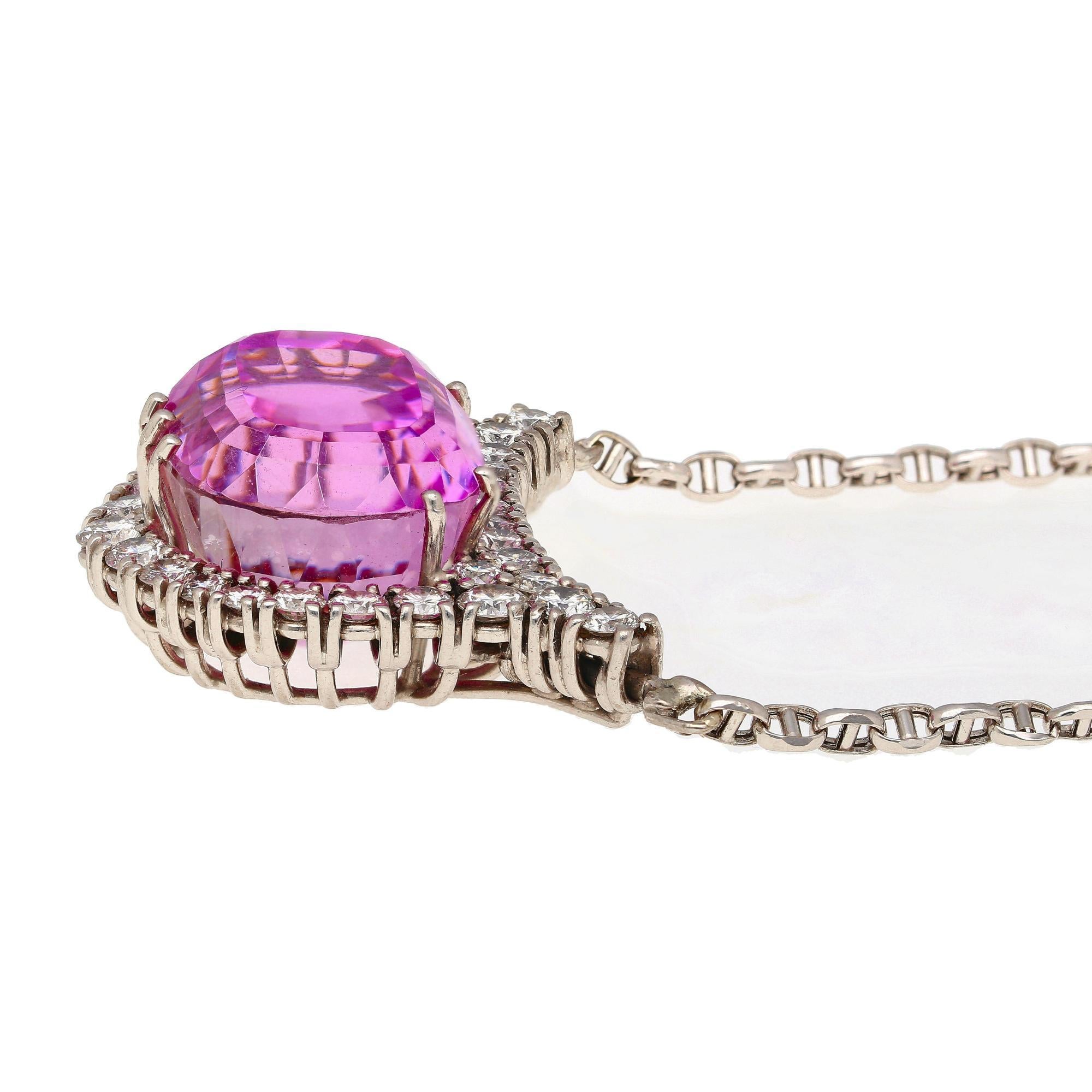 Collana con ciondolo in oro bianco 18 carati da 36,10 carati, taglio a cuscino, kunzite rosa e diamanti rotondi, con catena fantasia in oro bianco da 16 pollici.

Dettagli:
Tipo di articolo: Collana con ciondolo 
Metallo: Oro bianco 18 carati 
Peso: