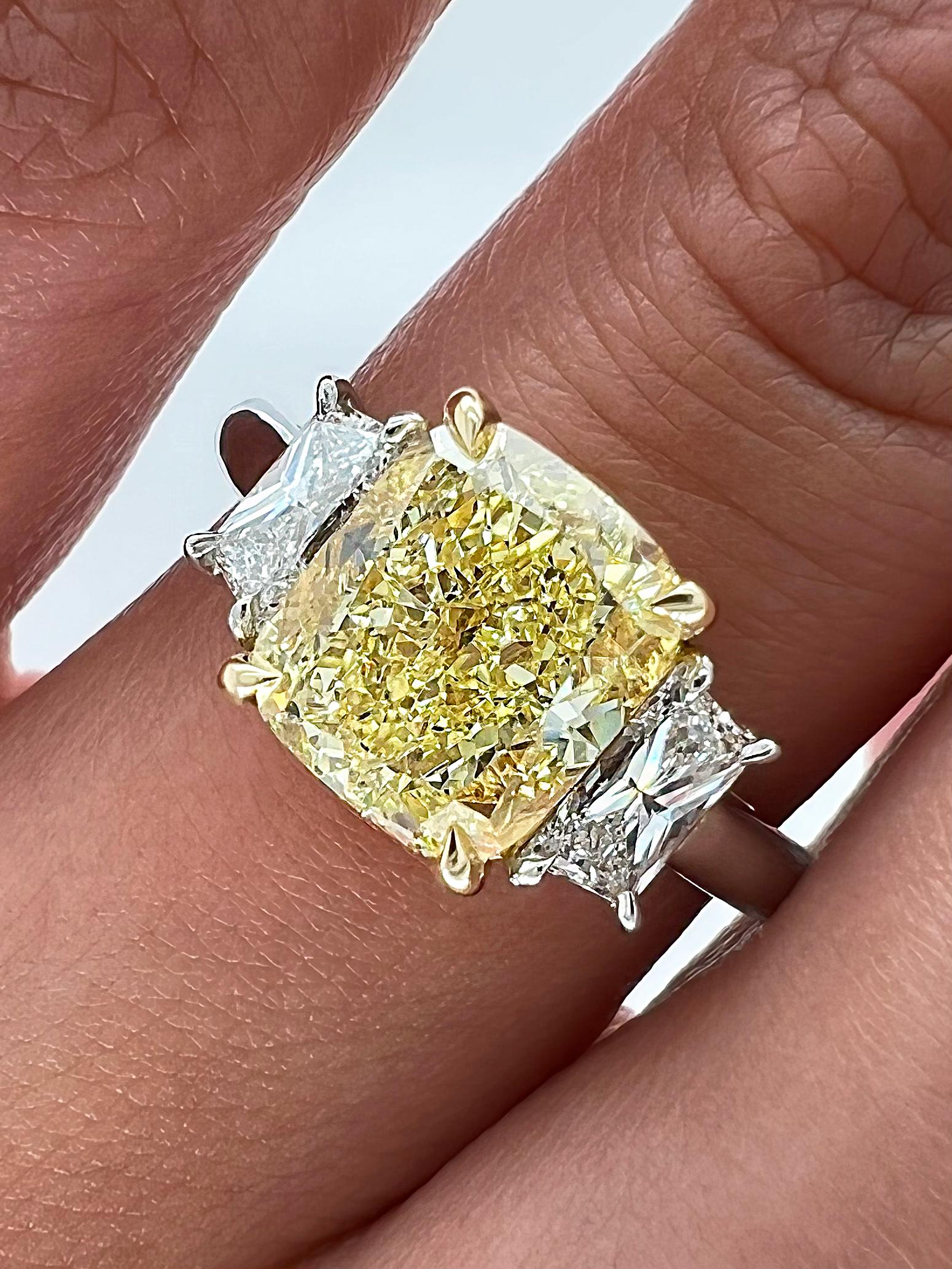 3.61 Total Carat Fancy Yellow Diamond Ladies Engagement Ring GIA In New Condition For Sale In New York, NY