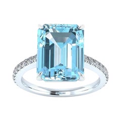 Anello da cocktail bianco 14k con smeraldo e acquamarina da 3,62 carati con pavé di diamanti