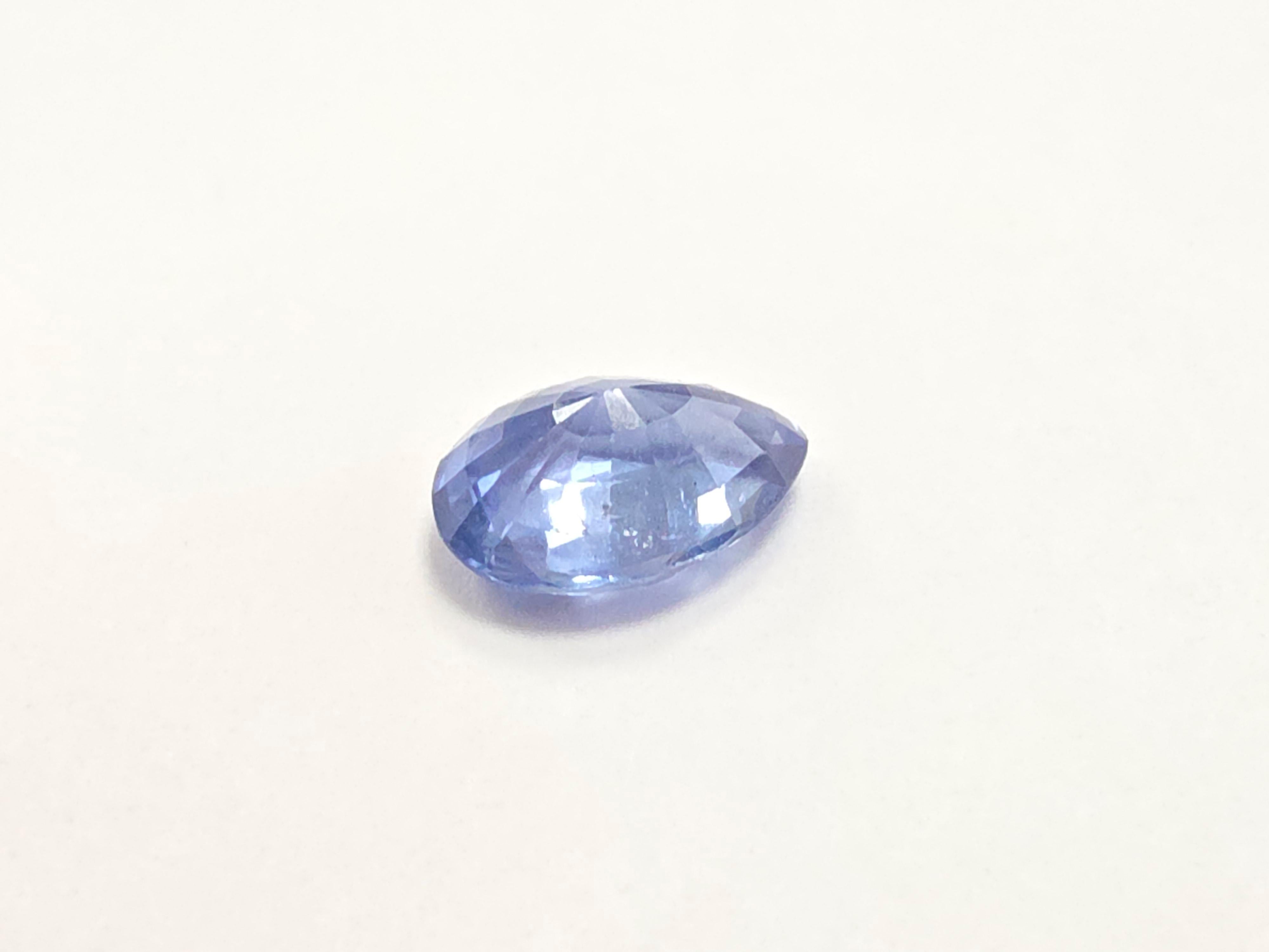 Saphir naturel taille poire de 3.62 carats en vente 1