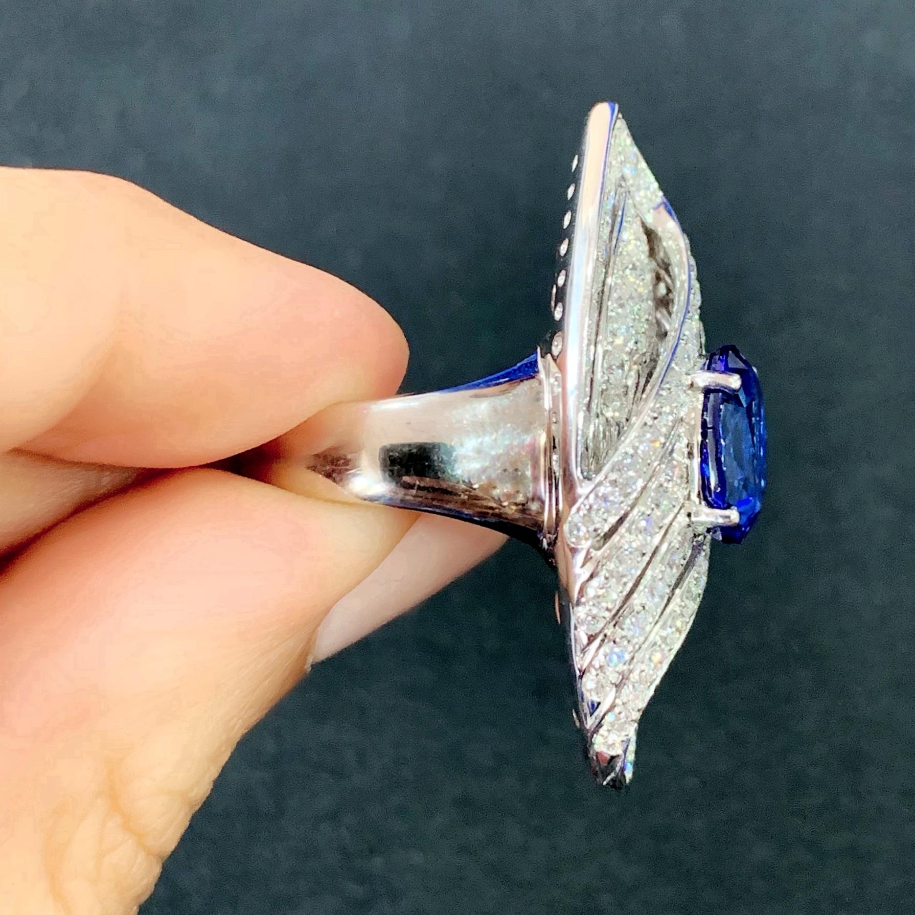 3.62 Carat Oval Blue Tanzanite 18 Karat White Gold Diamond Cocktail Ring In New Condition For Sale In Hong Kong, Kowloon