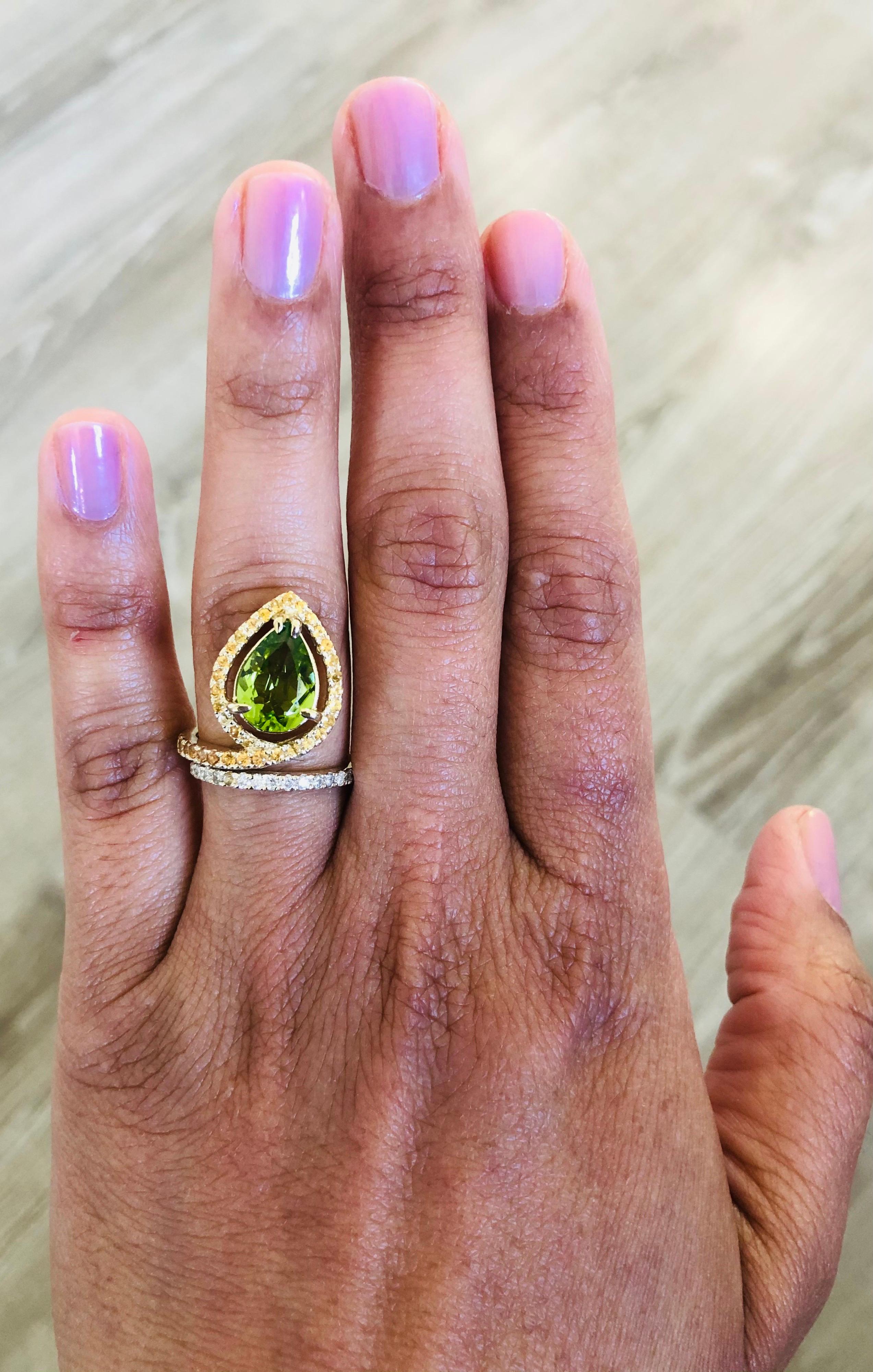 3.62 Carat Natural Peridot Diamond Sapphire Yellow Gold Ring In New Condition In Los Angeles, CA