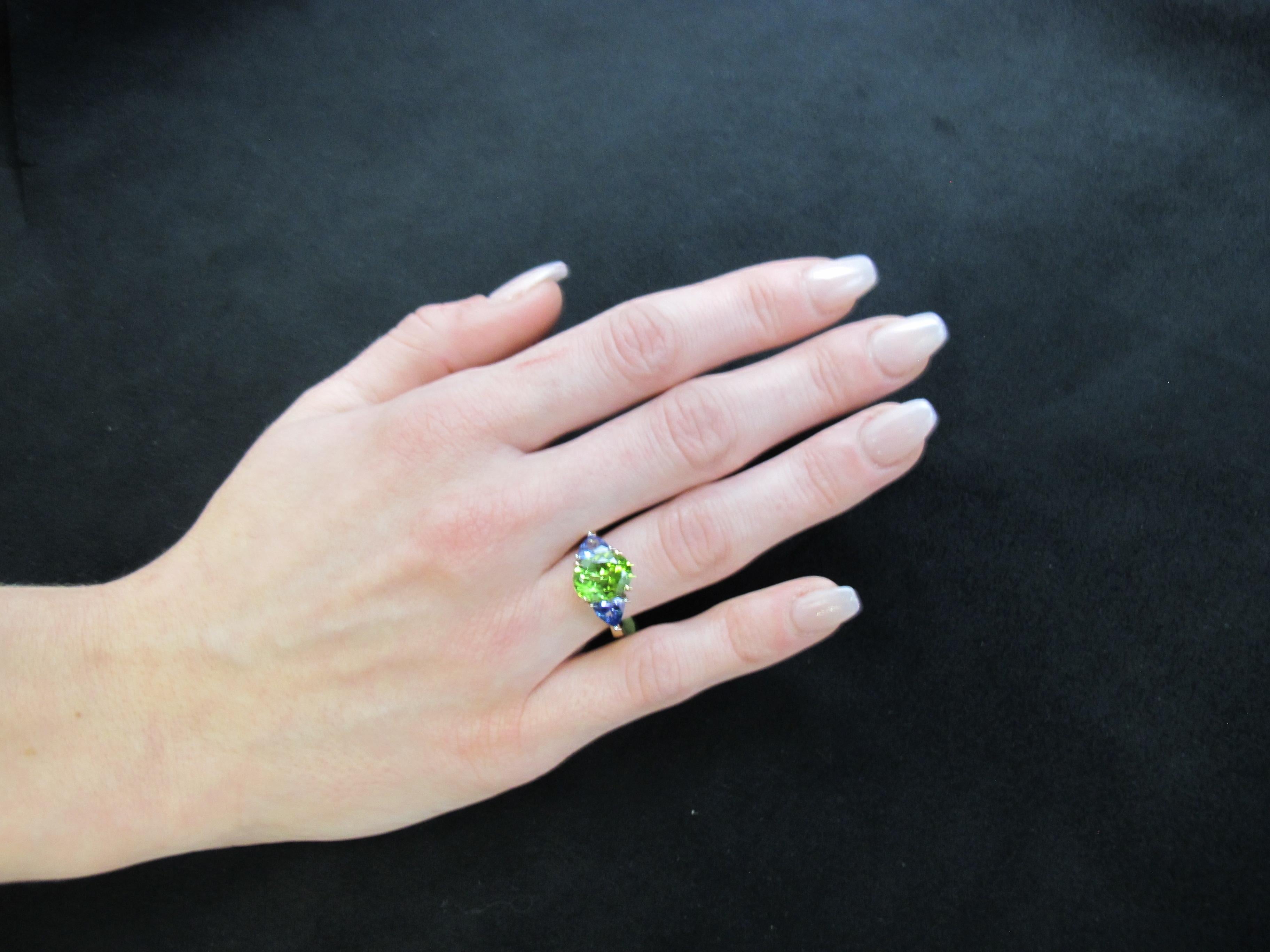 Oval Cut Peridot and Tanzanite Three-Stone Ring in Yellow and White Gold, 3.62 Carats (JS For Sale