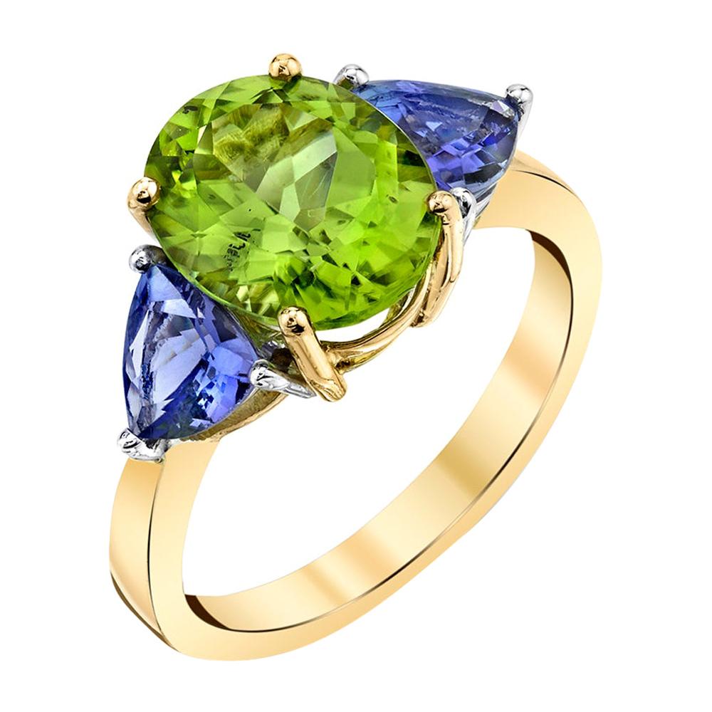 Peridot and Tanzanite Three-Stone Ring in Yellow and White Gold, 3.62 Carats (JS For Sale