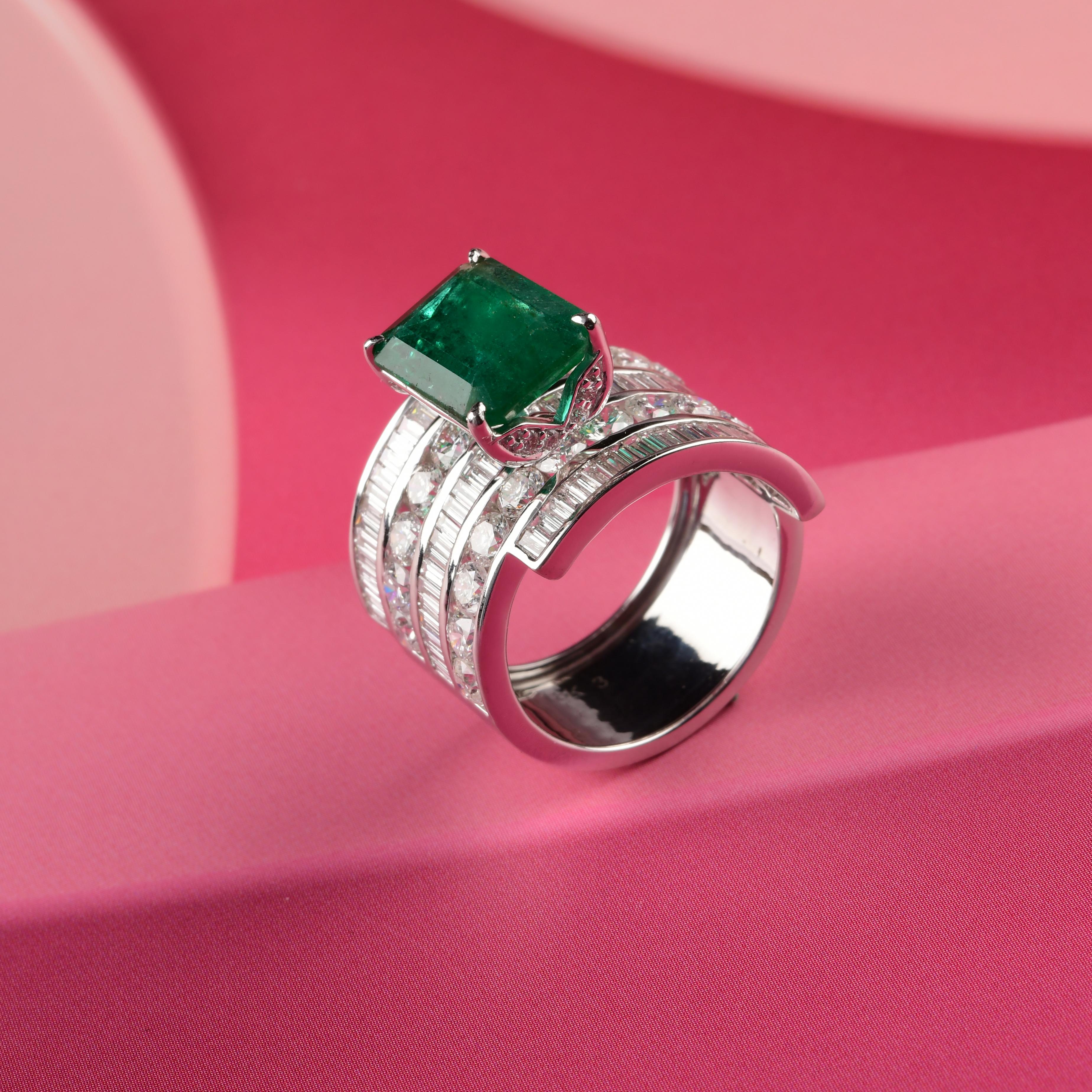3,62 Karat sambischer Smaragd 3,62 Karat SI/H Diamantring aus 18 Karat Weißgold im Zustand „Neu“ im Angebot in Diera, Dubai