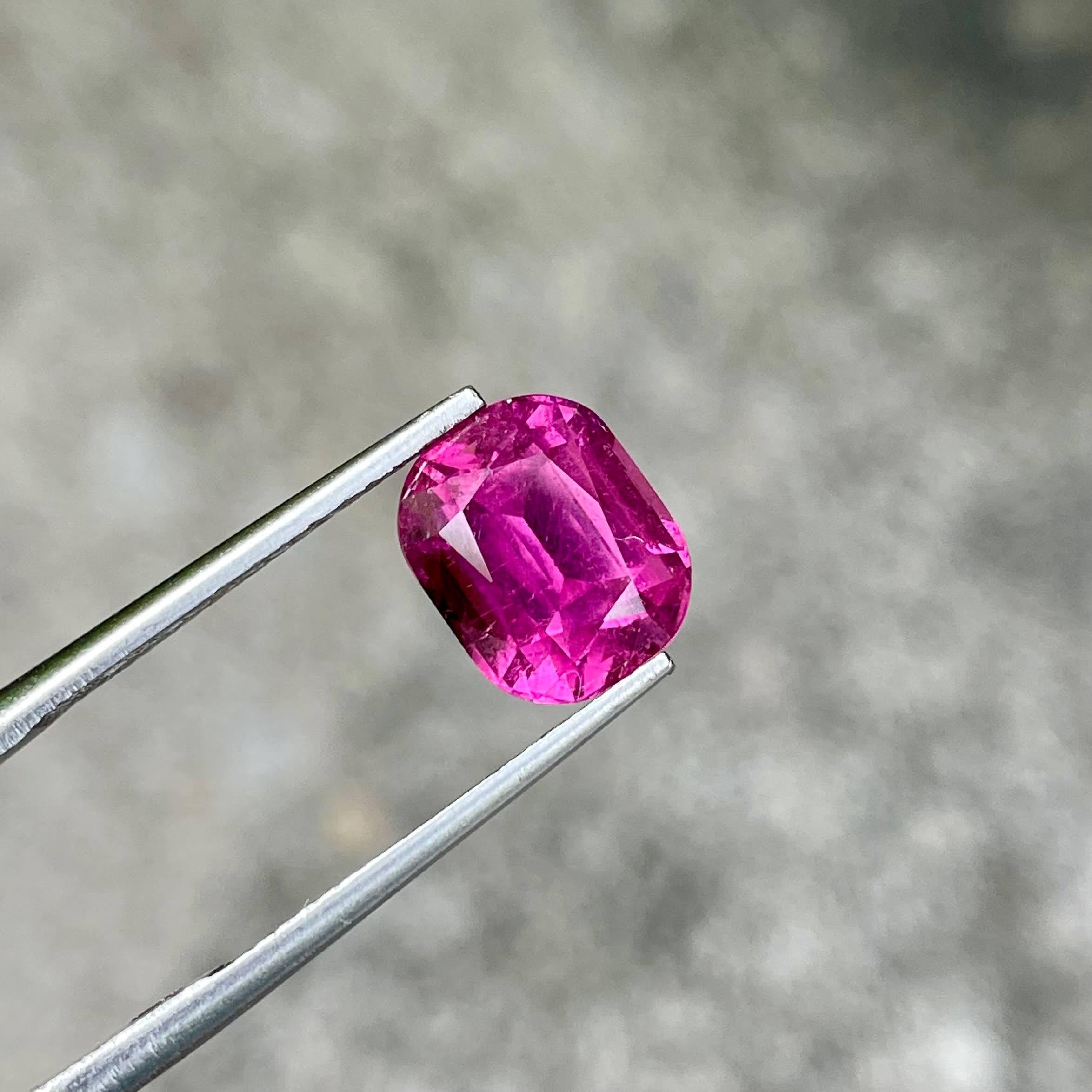 Peso: 3,62 quilates
Dimensiones: 9,65x7,9x6,5 mm
Claridad: SI
Origen: Afganistán
Tratamiento: Ninguno
Forma: Cojín
Cortar: Cojín escalonado



Presentamos nuestra exquisita Piedra Turmalina Rubelita de 3,62 quilates, tallada con maestría en una