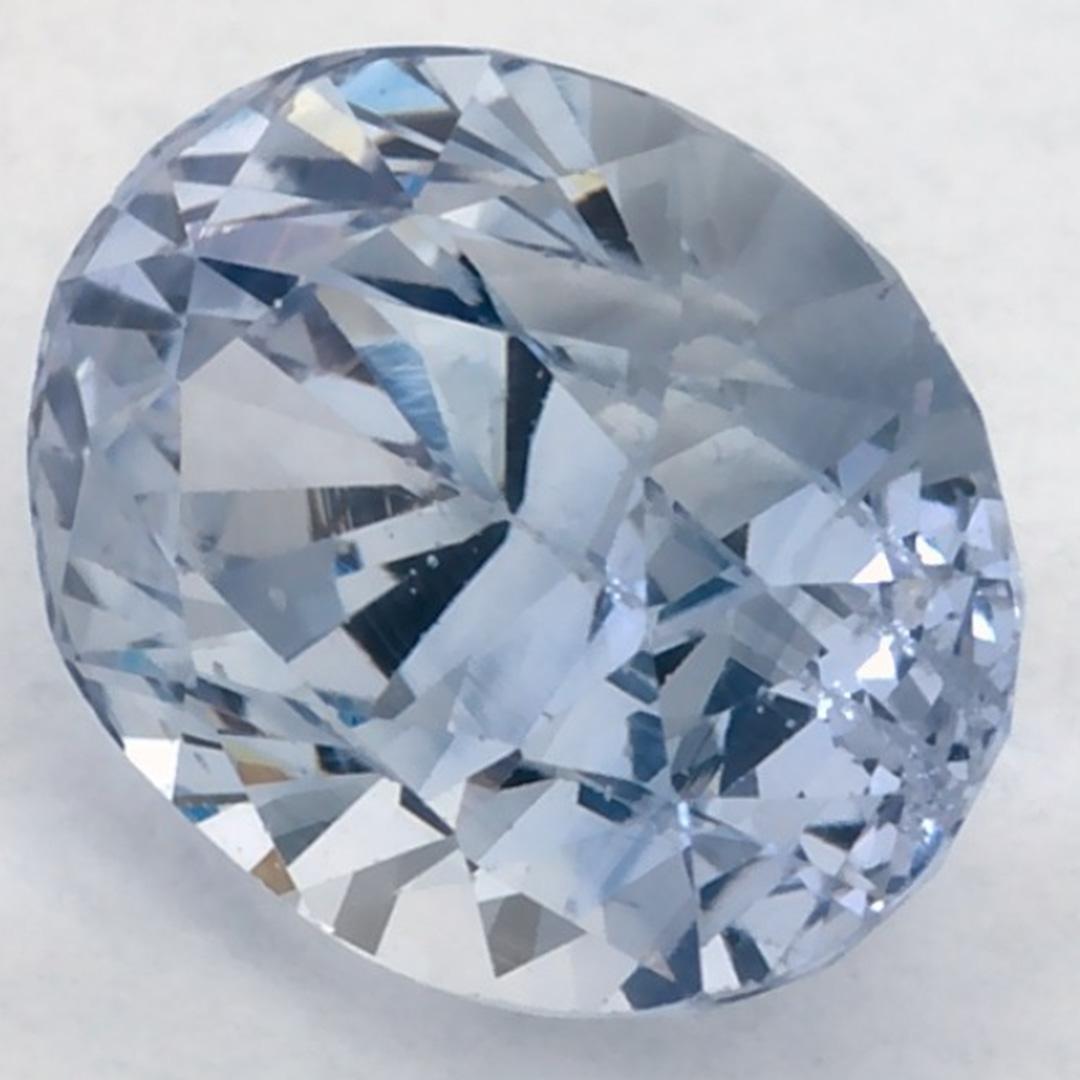 Questo zaffiro blu naturale offre eleganza e raffinatezza. Con la sua ricca saturazione del colore e il taglio preciso, è il centro perfetto per un anello di fidanzamento o un design di gioielli di lusso.

Questo zaffiro proviene dallo Sri Lanka