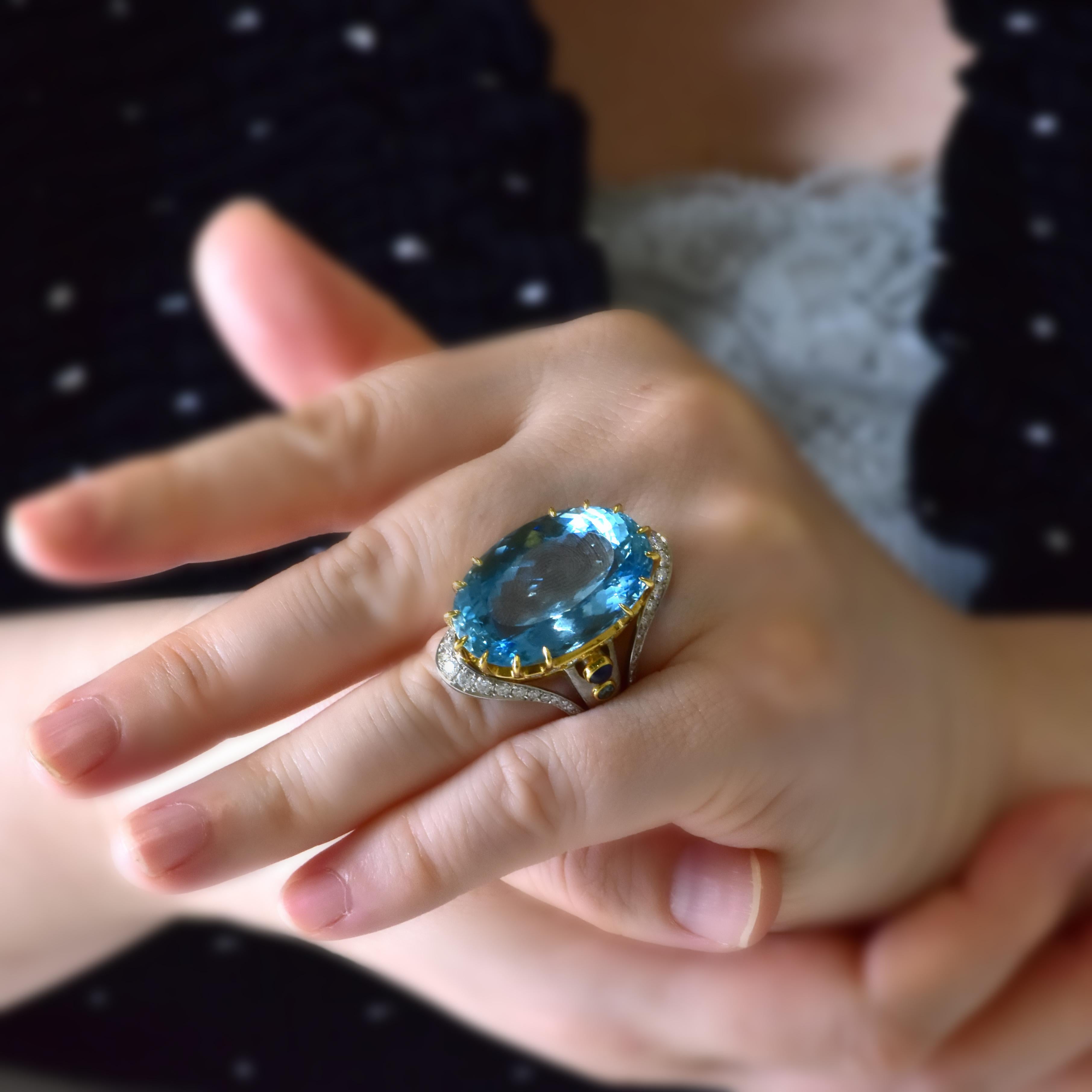 36.22 Carat Natural Santa-Maria Aquamarine and Diamond Ring Made in Platinum For Sale 6