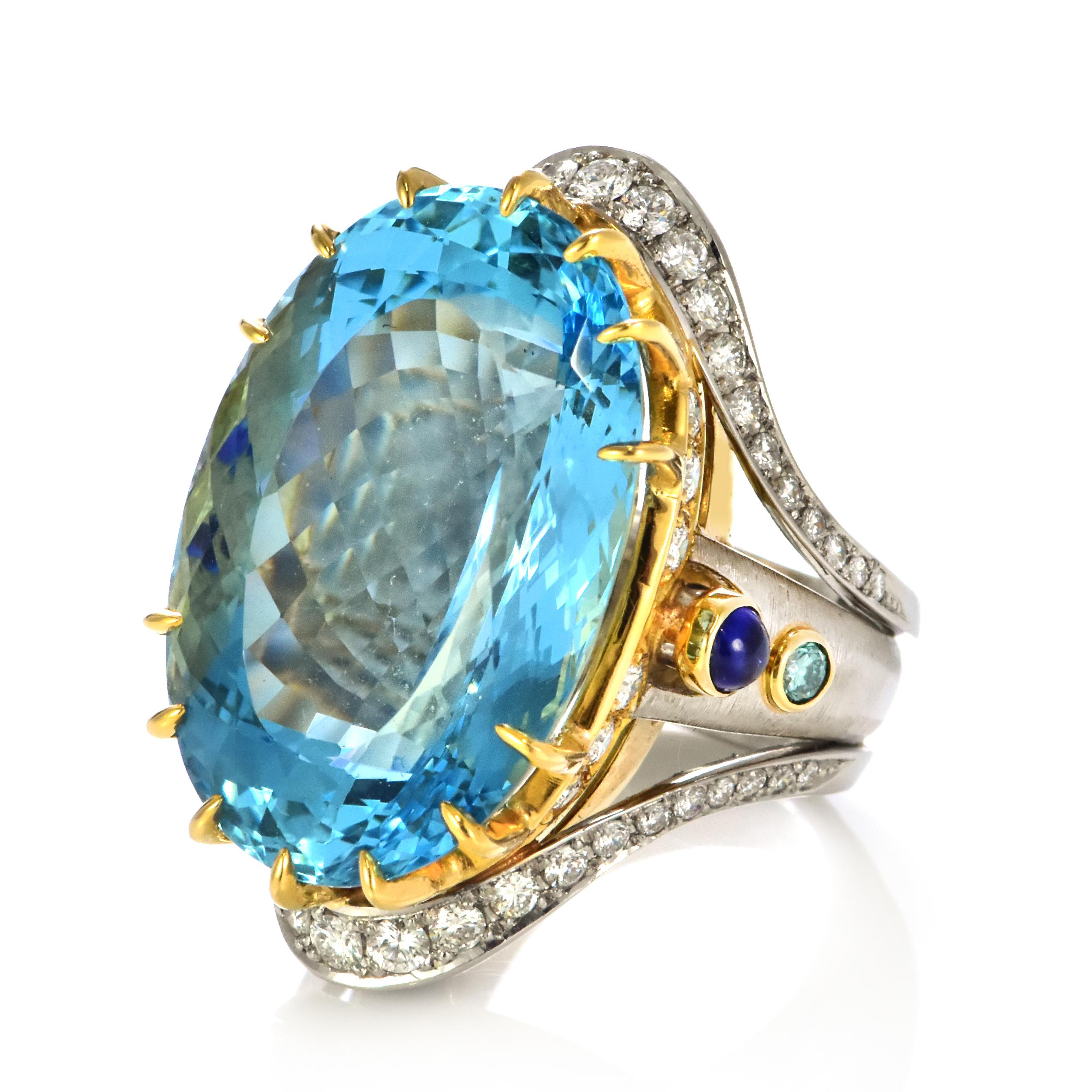36.22 Carat Natural Santa-Maria Aquamarine and Diamond Ring Made in Platinum In Excellent Condition For Sale In Tokyo, JP