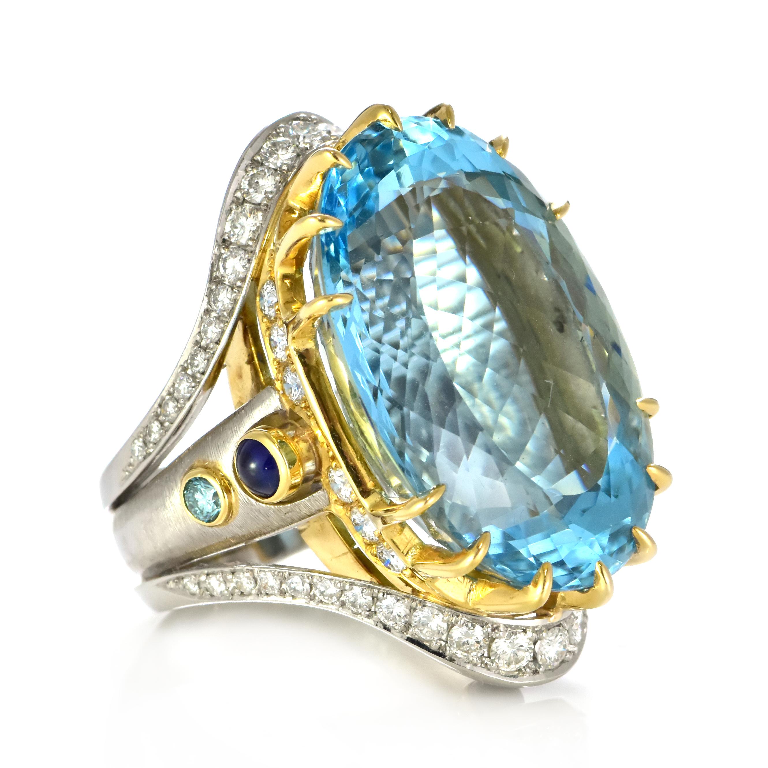 36.22 Carat Natural Santa-Maria Aquamarine and Diamond Ring Made in Platinum For Sale 3