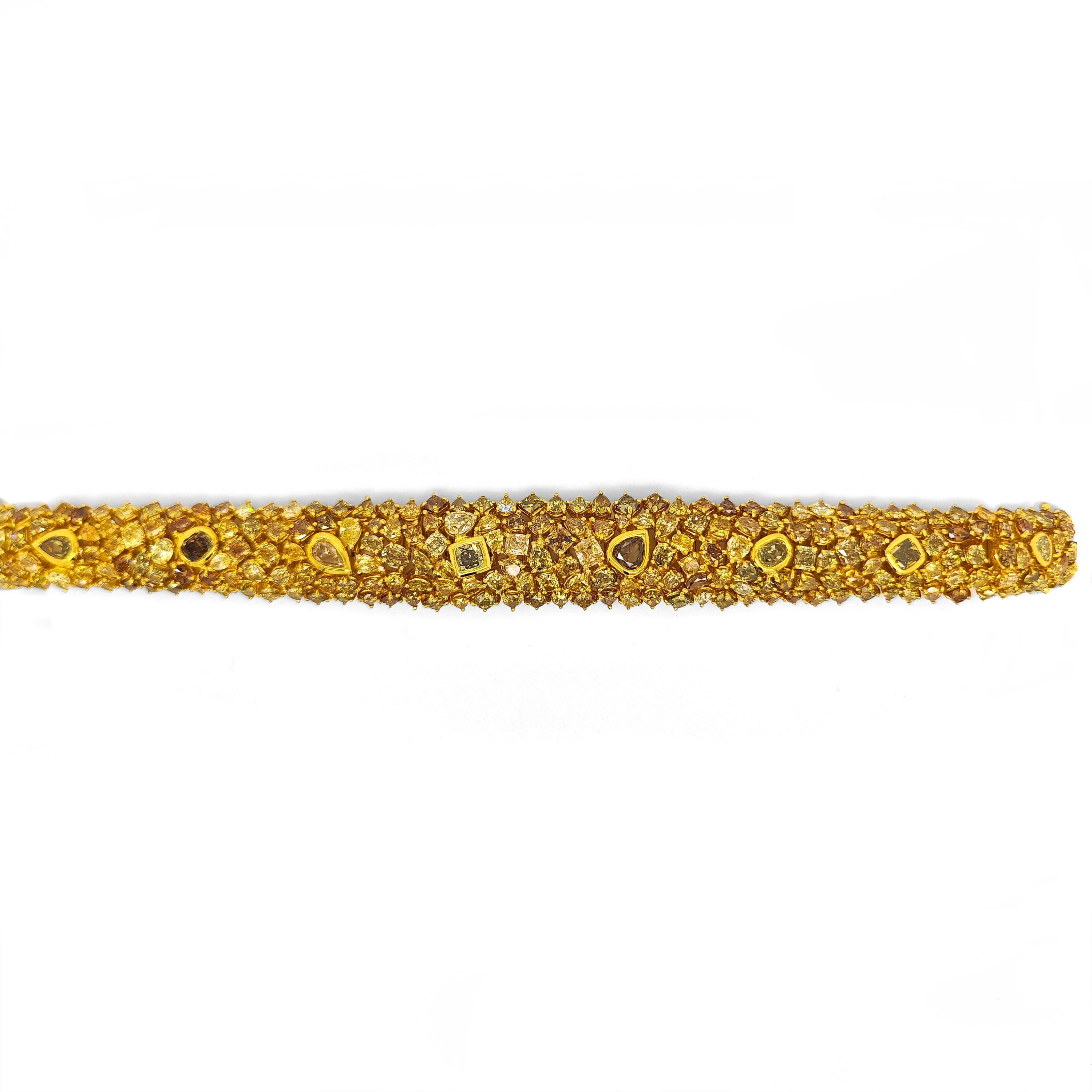 238 White Diamonds: 36.27 Carats
Metal: 18K Yellow Gold, 52.90 Grams
