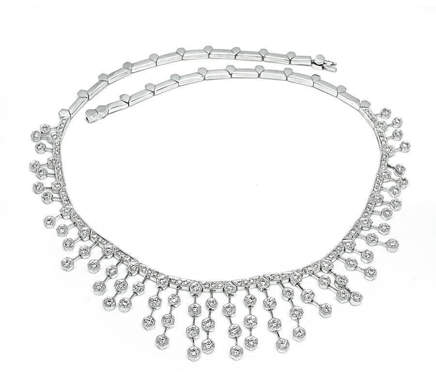 Il s'agit d'un élégant collier en or blanc 14k. Le collier est serti de diamants ronds étincelants pesant environ 3.62 carats. La couleur des diamants est I et leur pureté VS2. Le collier mesure 16 pouces de long et pèse 46,1 grammes. Le collier est