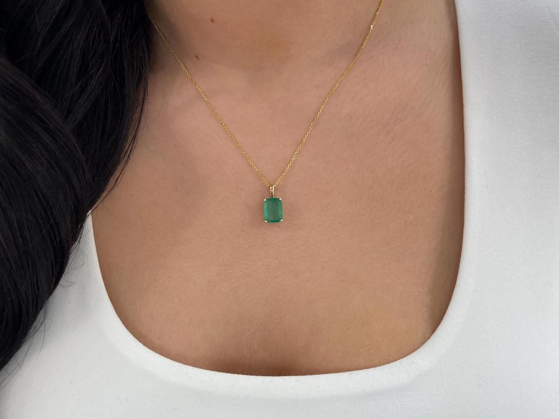 Halskette mit Solitär-Anhänger, 3,62 Karat natürlicher Smaragd im Smaragdschliff Fleur De Lis im Angebot 3