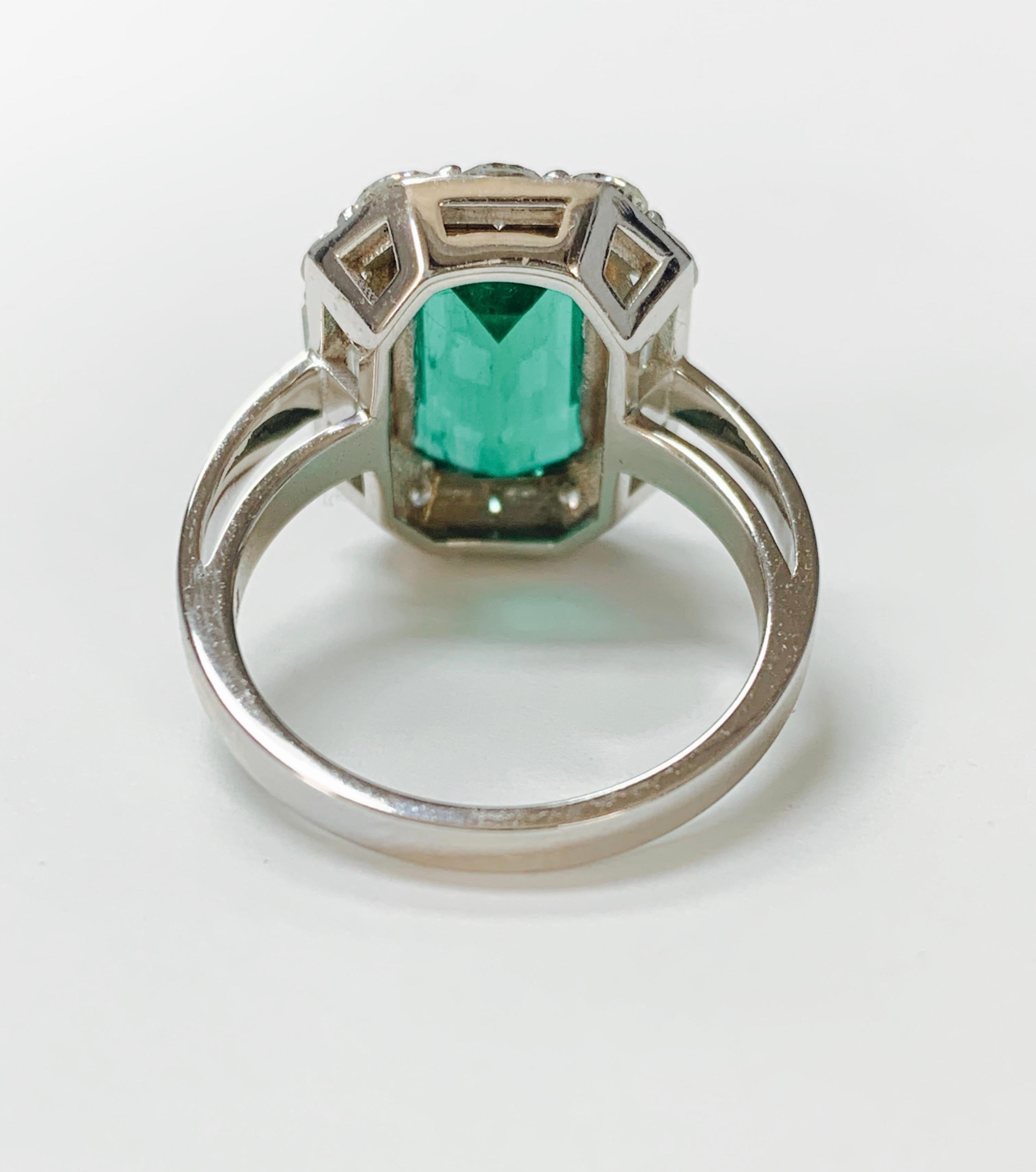 GIA Certified 3.63 Carat Colombian Emerald and Diamond Ring in 18k White Gold In New Condition In New York, NY