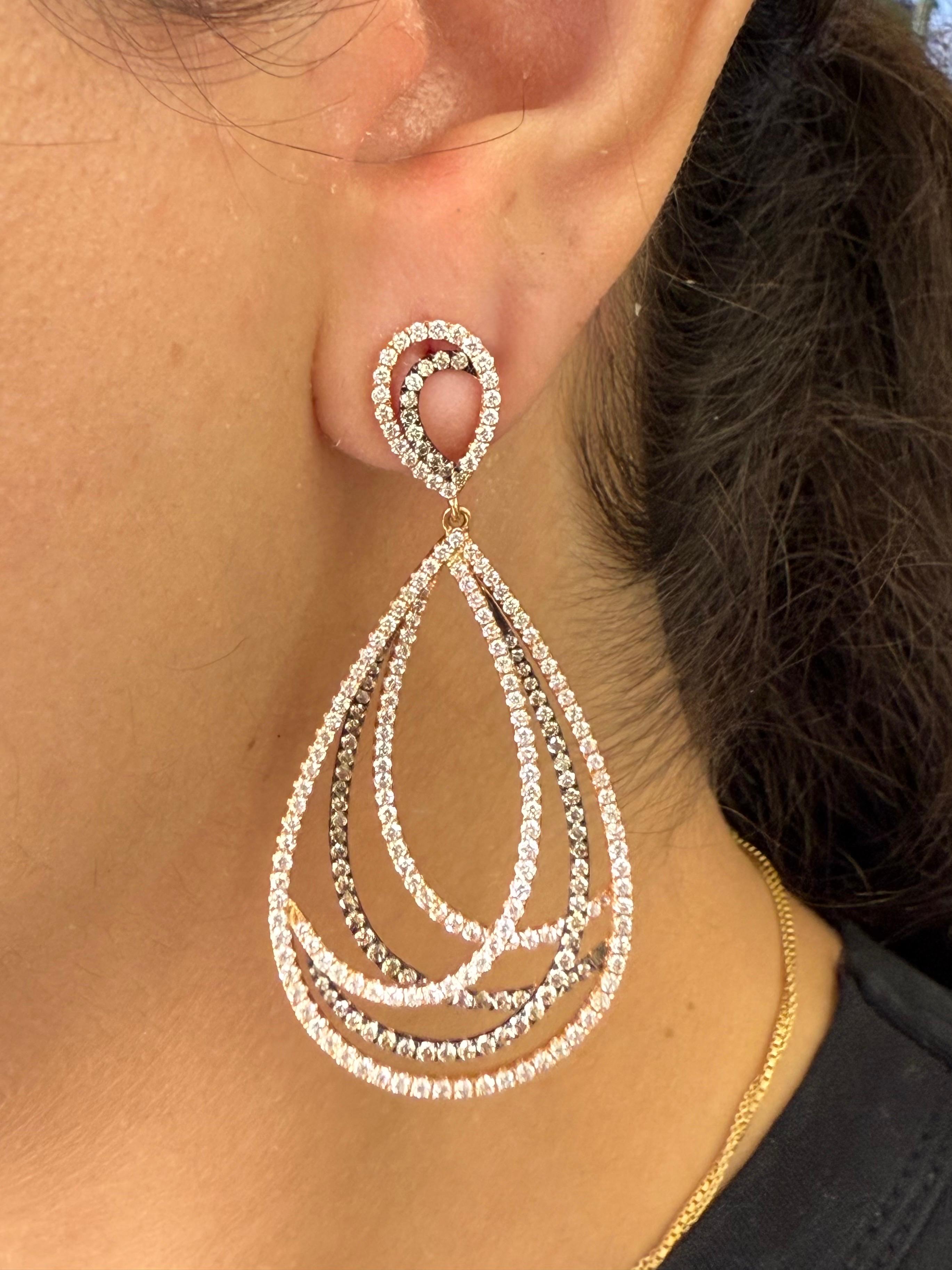 3,63 Karat Diamant-Ohrringe aus zweifarbigem Gold Teardrop-Ohrringe Damen im Angebot