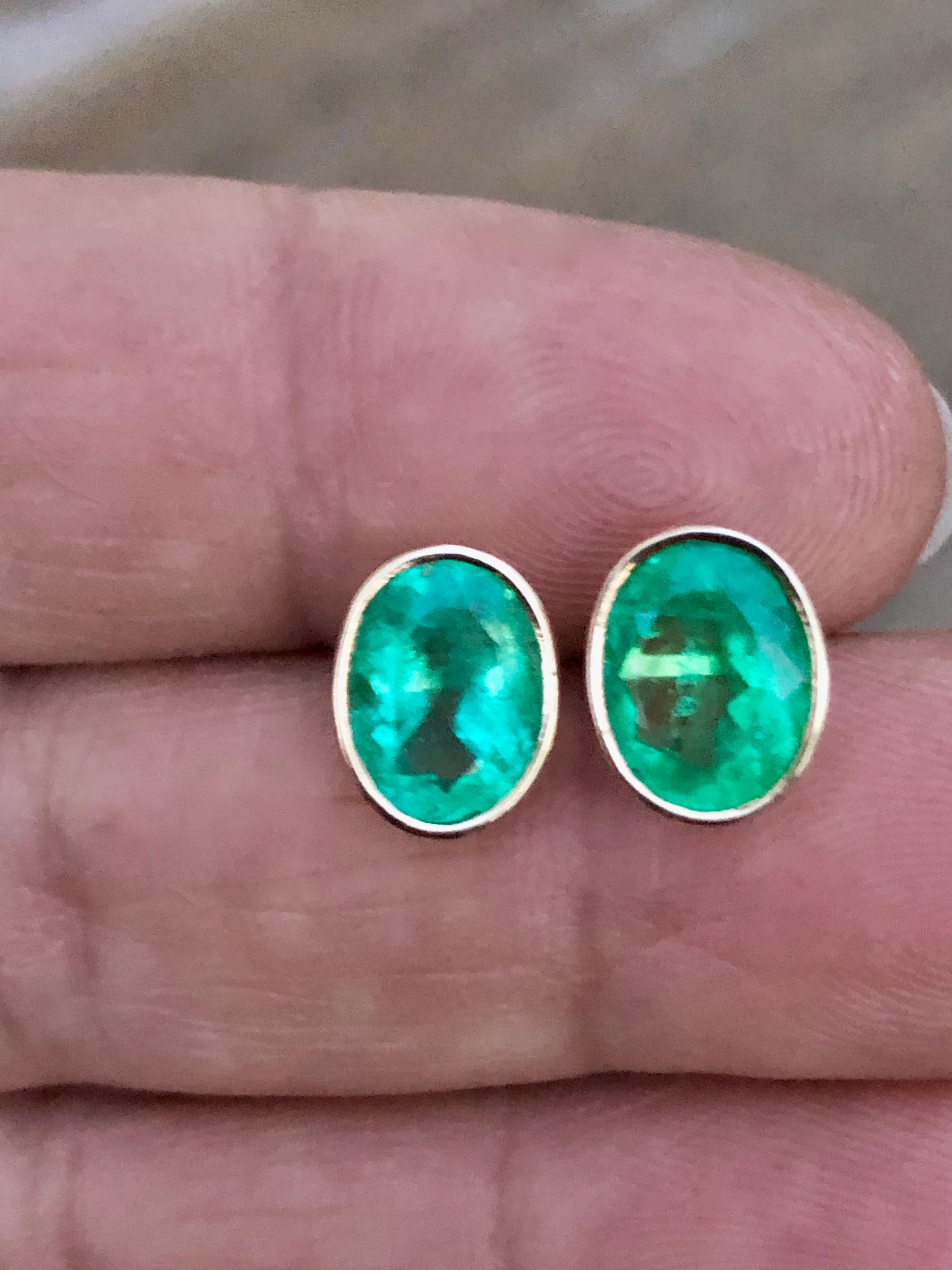 Oval Cut 3.63 Carat Natural Colombian Emerald Oval Stud Earrings 18 Karat Yellow Gold For Sale