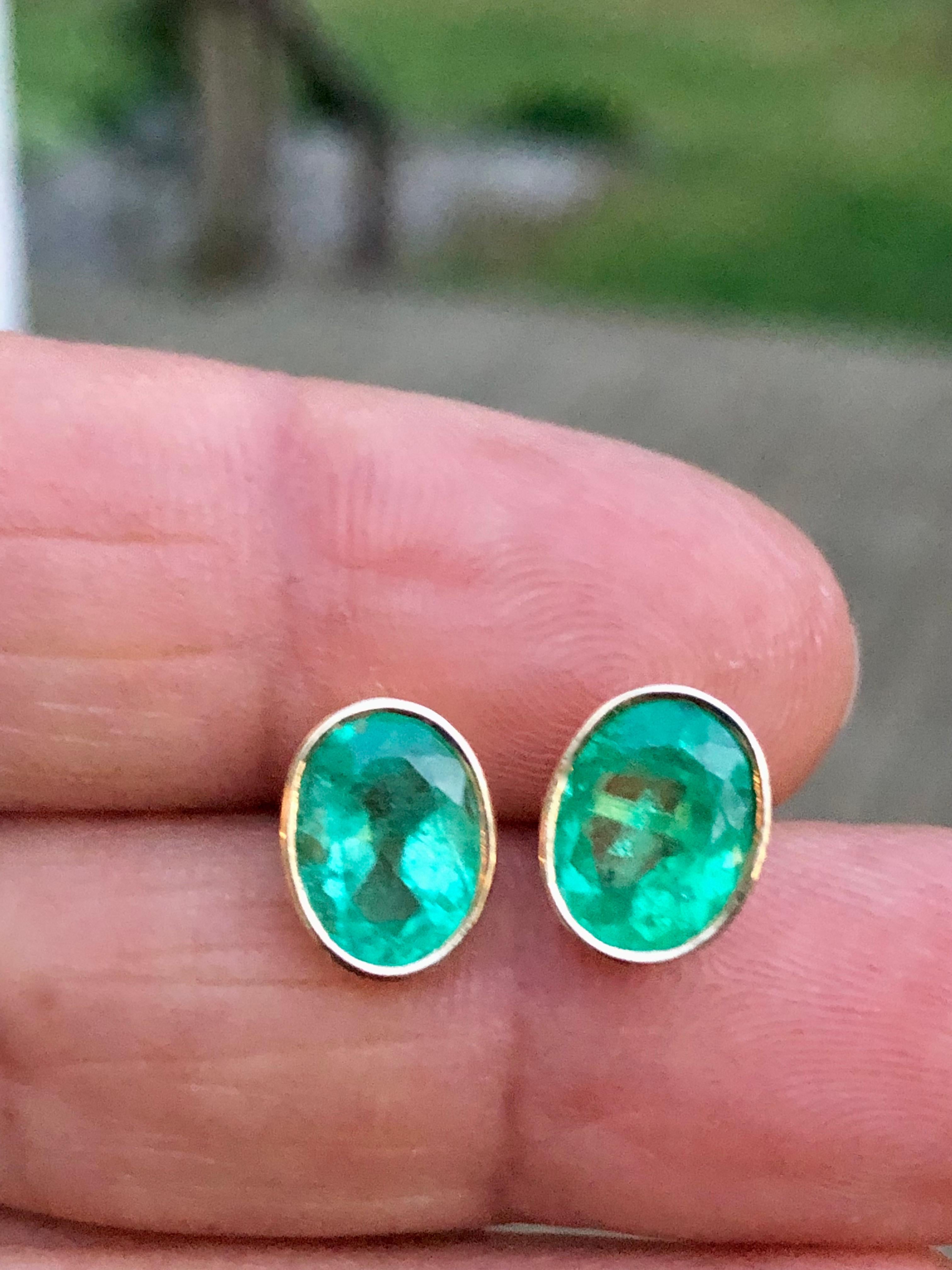 3.63 Carat Natural Colombian Emerald Oval Stud Earrings 18 Karat Yellow Gold For Sale 1