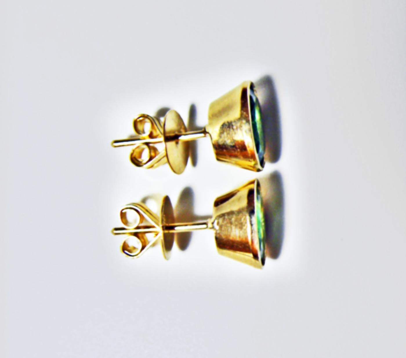 3.63 Carat Natural Colombian Emerald Oval Stud Earrings 18 Karat Yellow Gold For Sale 1