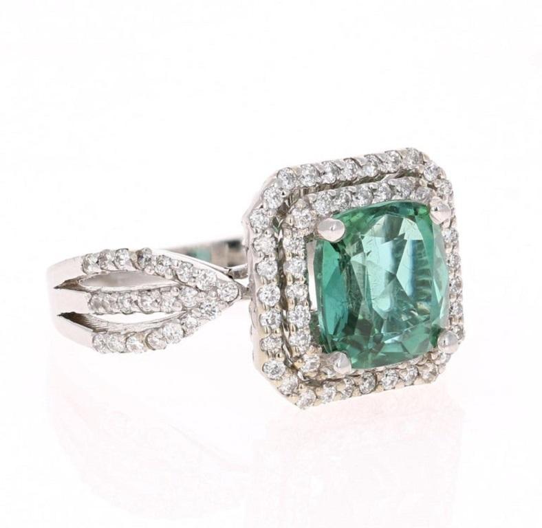 3,63 Karat Natürlicher Grüner Turmalin Diamant Weißgold Cocktail Ring

Dieser Ring hat einen 2,99 Karat grünen Turmalin im Kissenschliff und 98 Diamanten im Rundschliff mit einem Gewicht von 0,64 Karat. Das Gesamtkaratgewicht dieses Rings beträgt