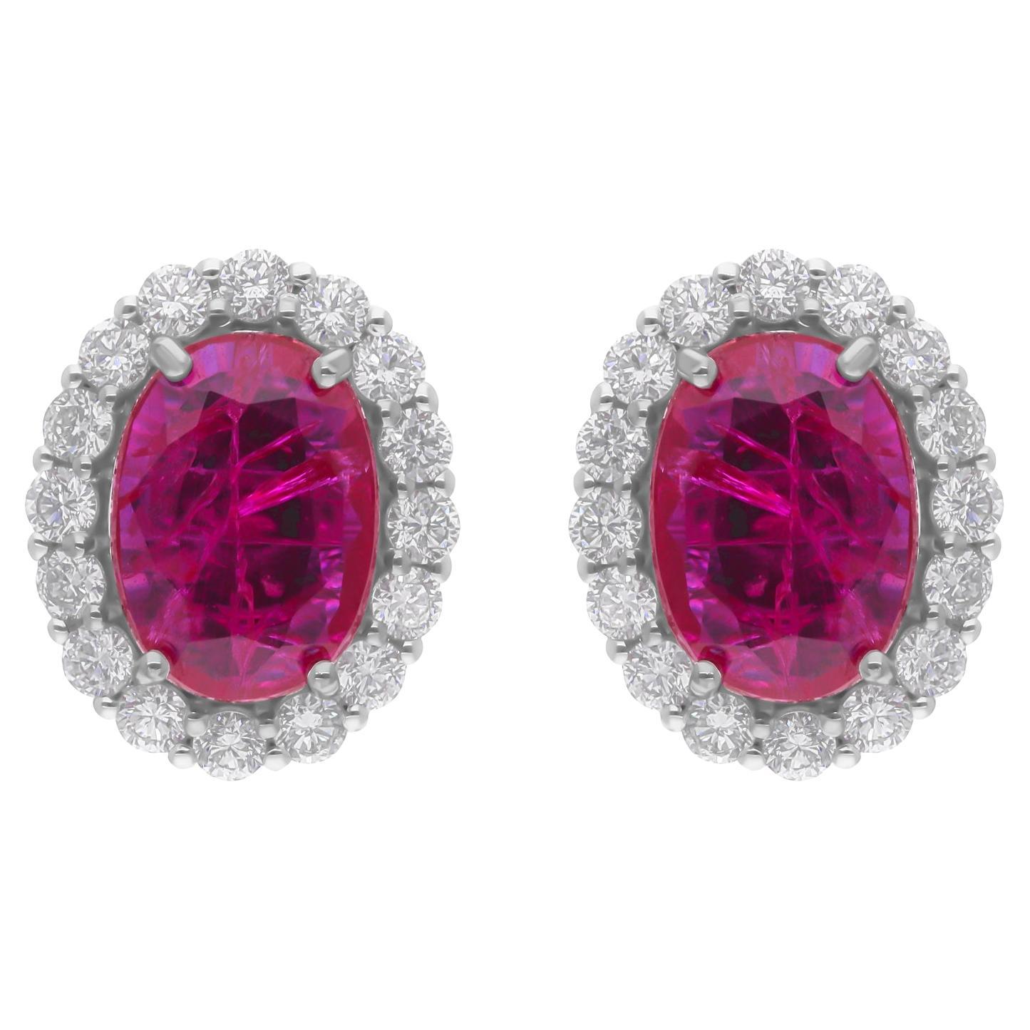 Boucles d
oreilles en or blanc 18 carats avec rubis ovale de 3,63 carats et diamants de 0,85 carat SI/H
