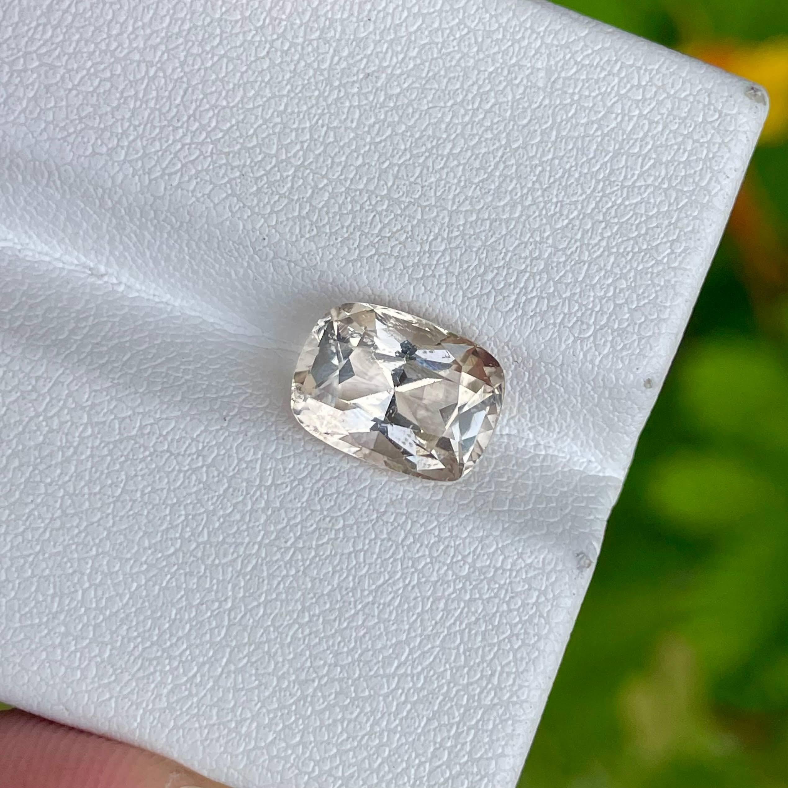 3.63 Carats Loose Topaz Stone Cushion Cut Natural Pakistani Gemstone In New Condition For Sale In Bangkok, TH