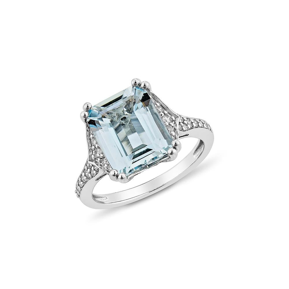 Contemporary 3.64 Carat Aquamarine Fancy Ring in 18Karat White Gold with White Diamond.   For Sale