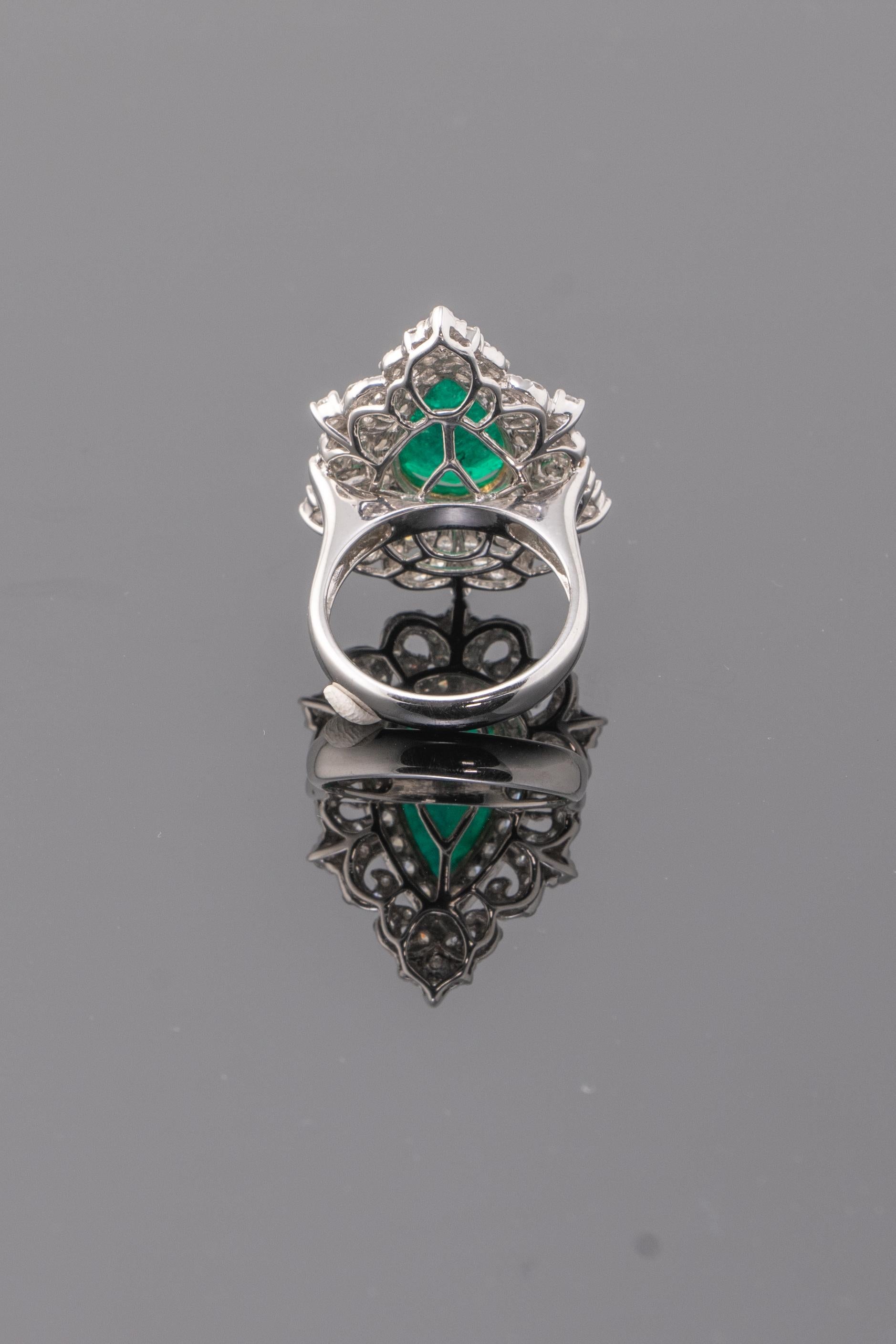3,64 Karat birnenförmiger Smaragd und Diamant 18 Karat Gold Cocktail-Ring (Tropfenschliff) im Angebot