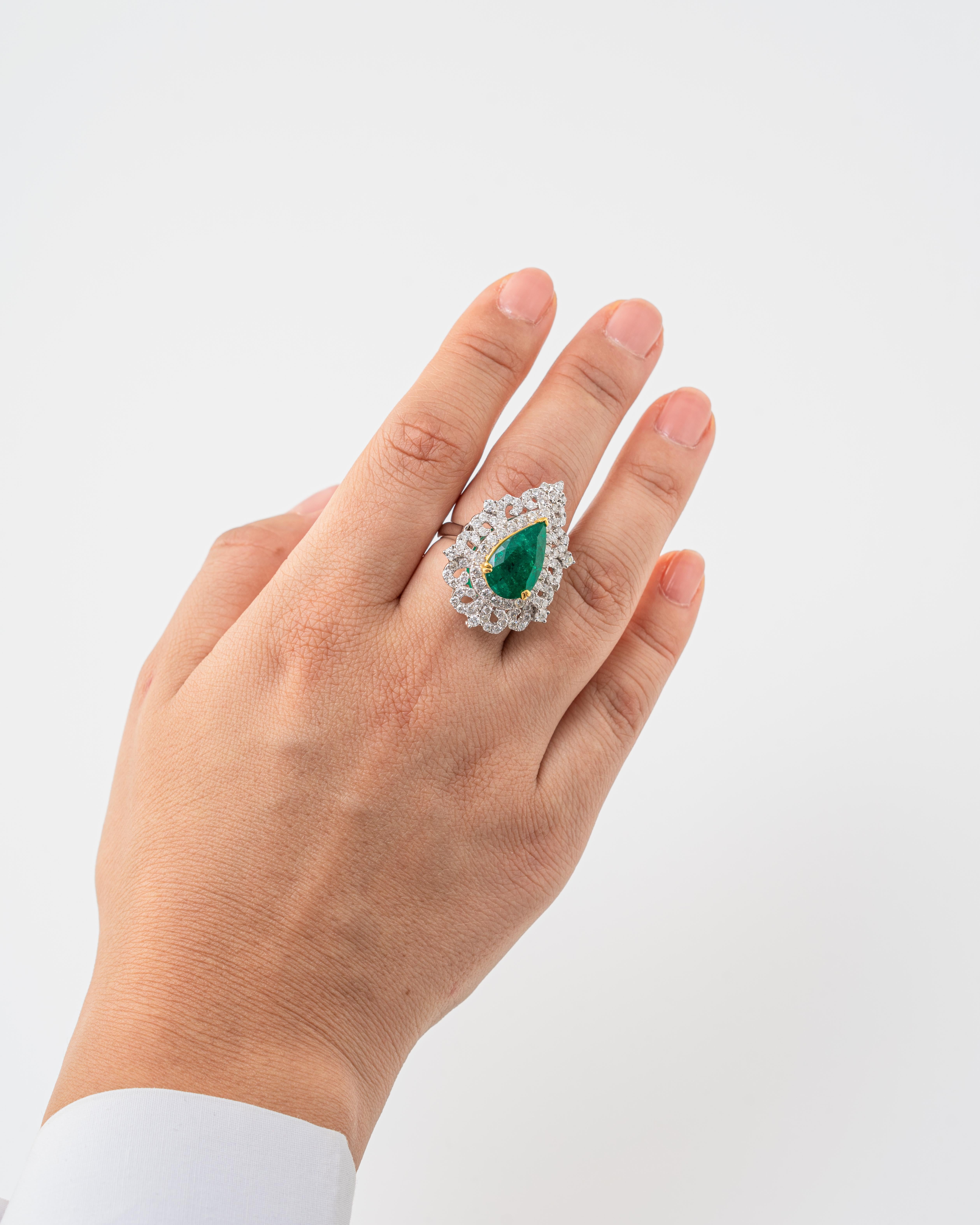 Art Deco 3.64 Carat Pear Shape Emerald and Diamond 18 Karat Gold Cocktail Ring For Sale