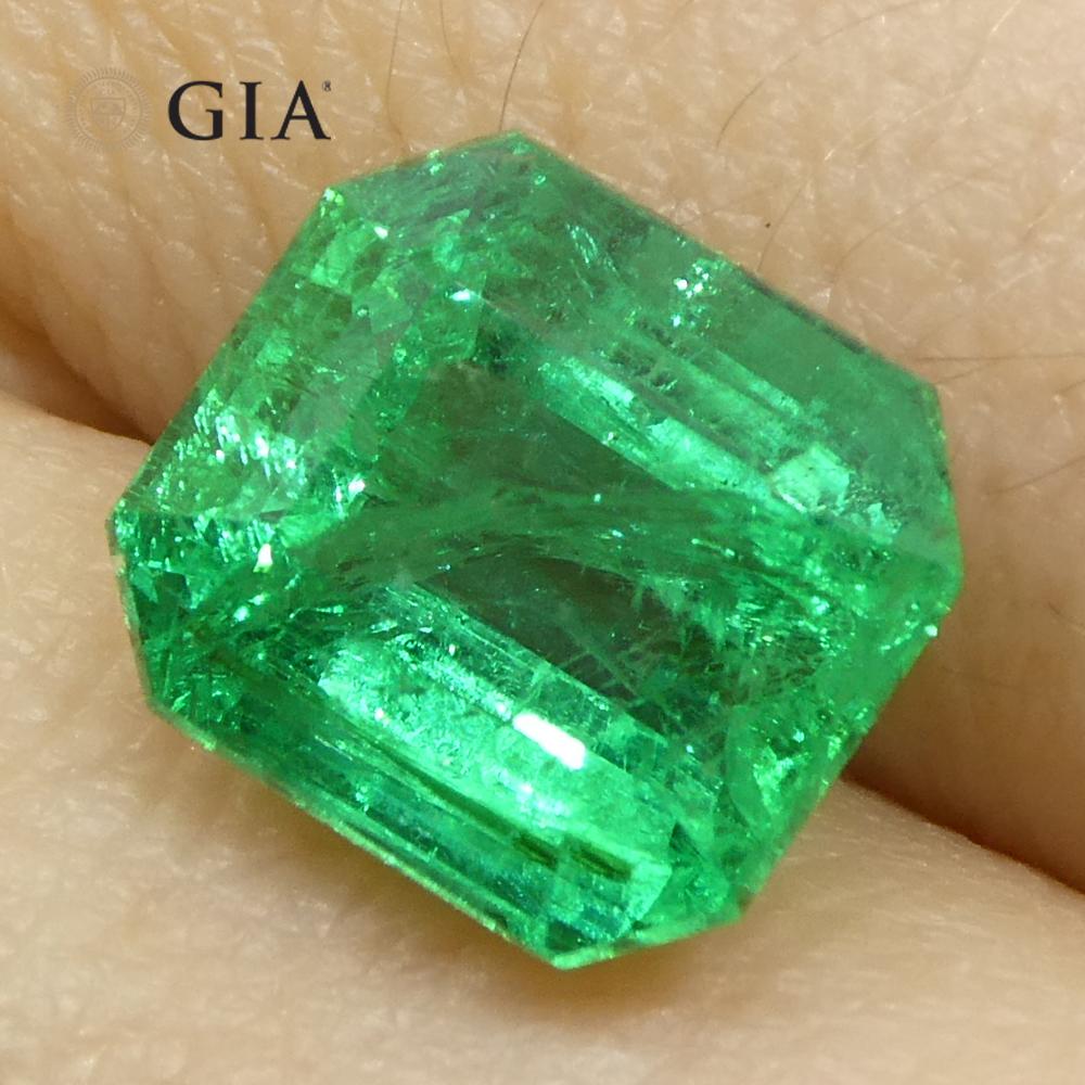 3.64ct Octagonal/Emerald Cut Green Emerald GIA Certified Zambia (F2) en vente 7