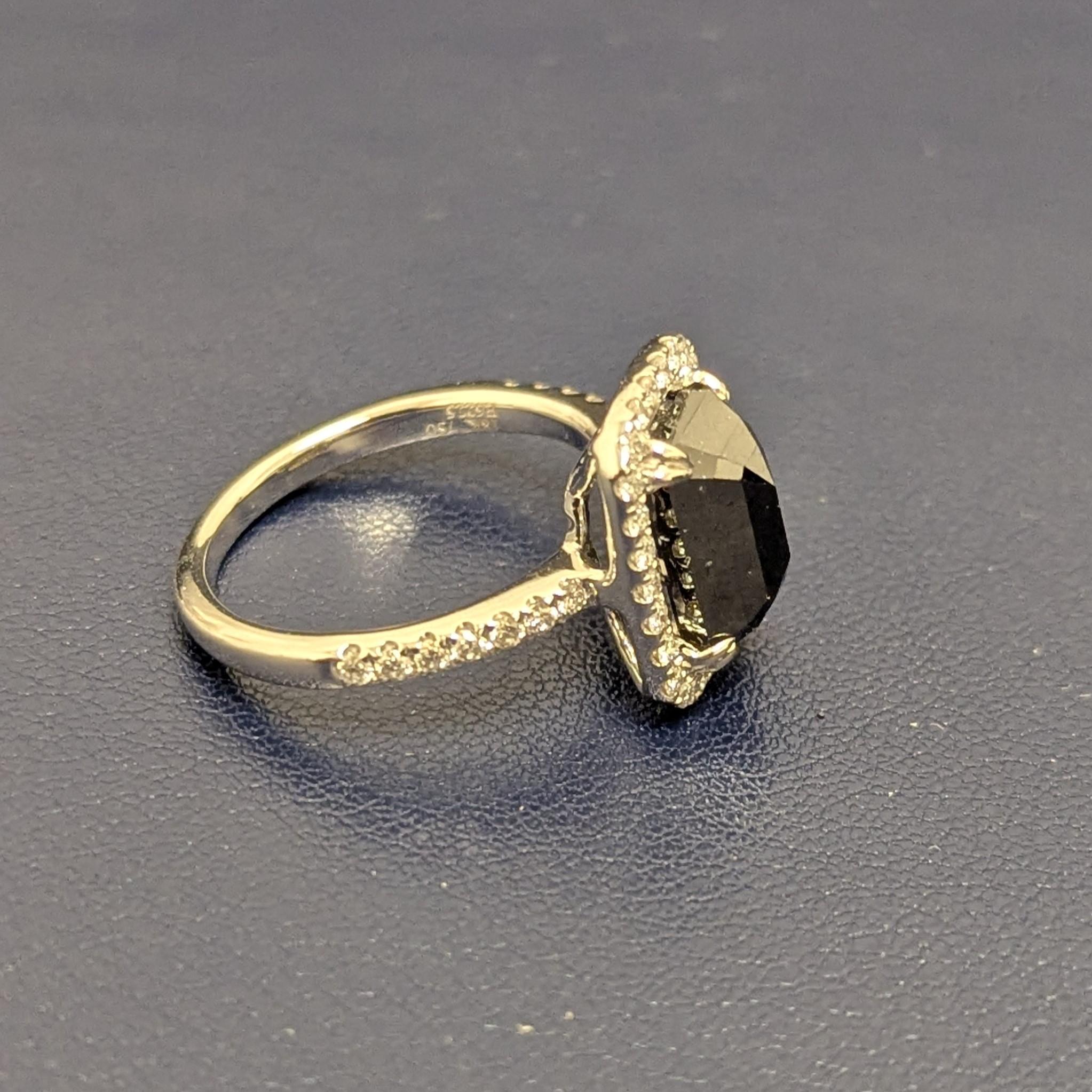Taglio smeraldo 3.65 Carat Black Diamond 18K White Gold Diamond Cocktail Ring in vendita