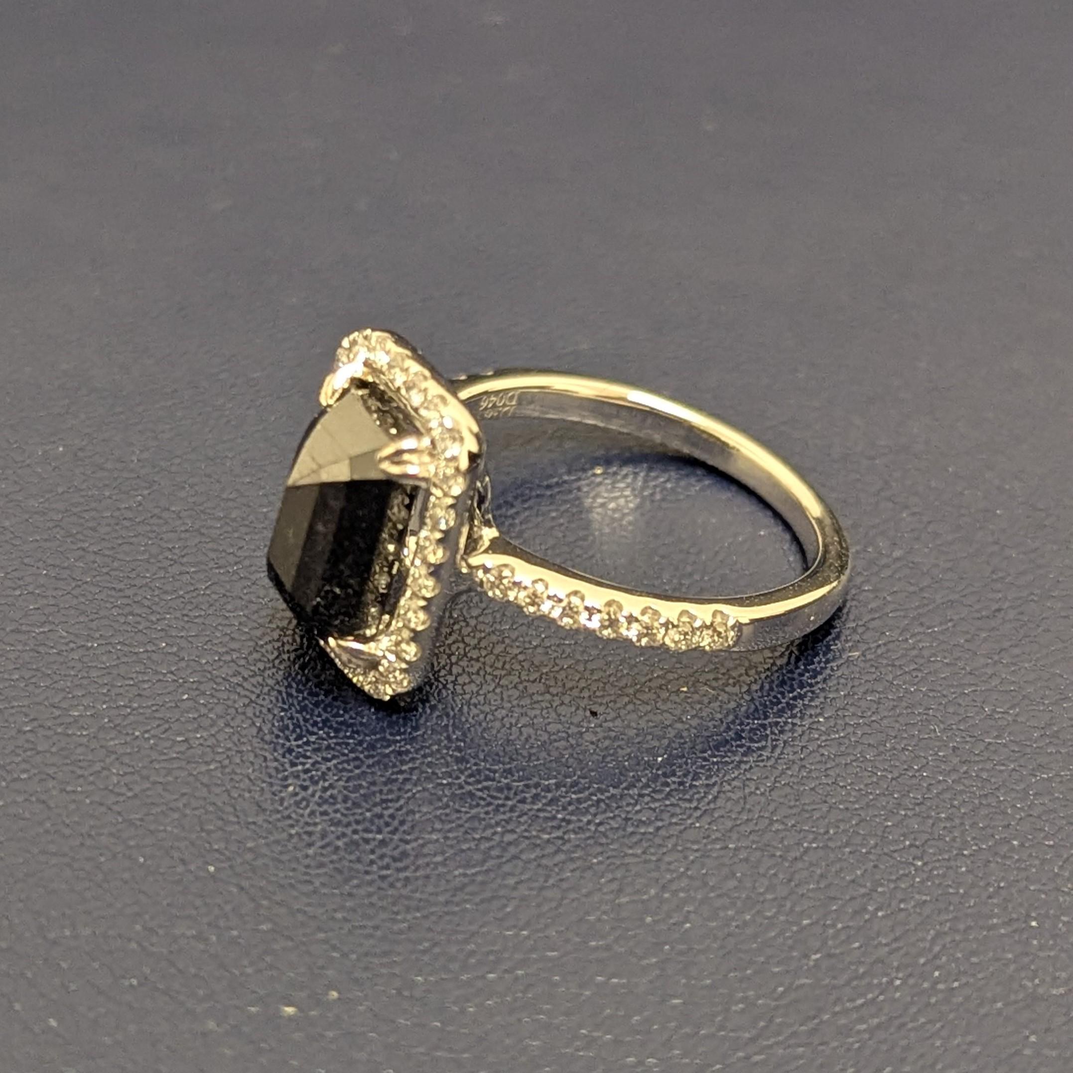 3.65 Carat Black Diamond 18K White Gold Diamond Cocktail Ring In condizioni discrete in vendita a New York, NY