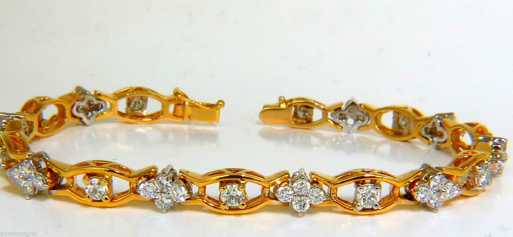 3.65 Carat Clusters Diamond Bracelet G VS 14 Karat Excellent Cuts and Links For Sale 1